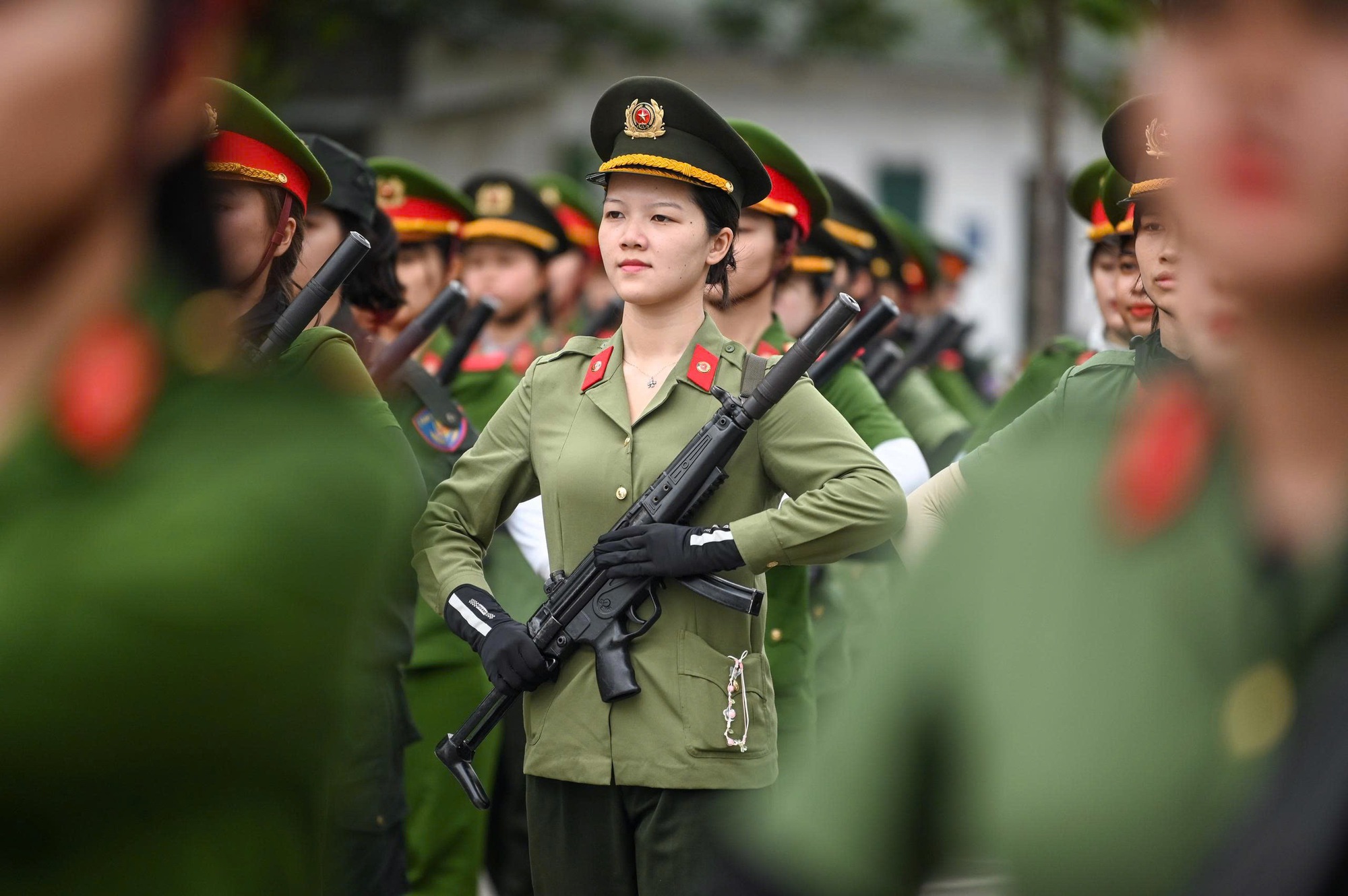 Cận cảnh những &ldquo;b&ocirc;ng hoa th&eacute;p&rdquo; luyện tập diễu binh, diễu h&agrave;nh tr&ecirc;n thao trường- Ảnh 7.