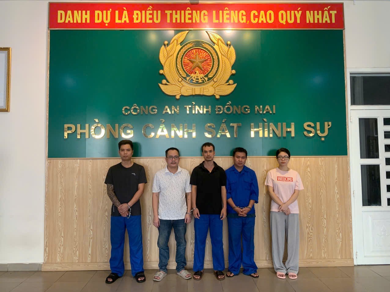 Bắt nhiều đối tượng lừa đảo chiếm đoạt 10.000 tỉ đồng- Ảnh 1.
