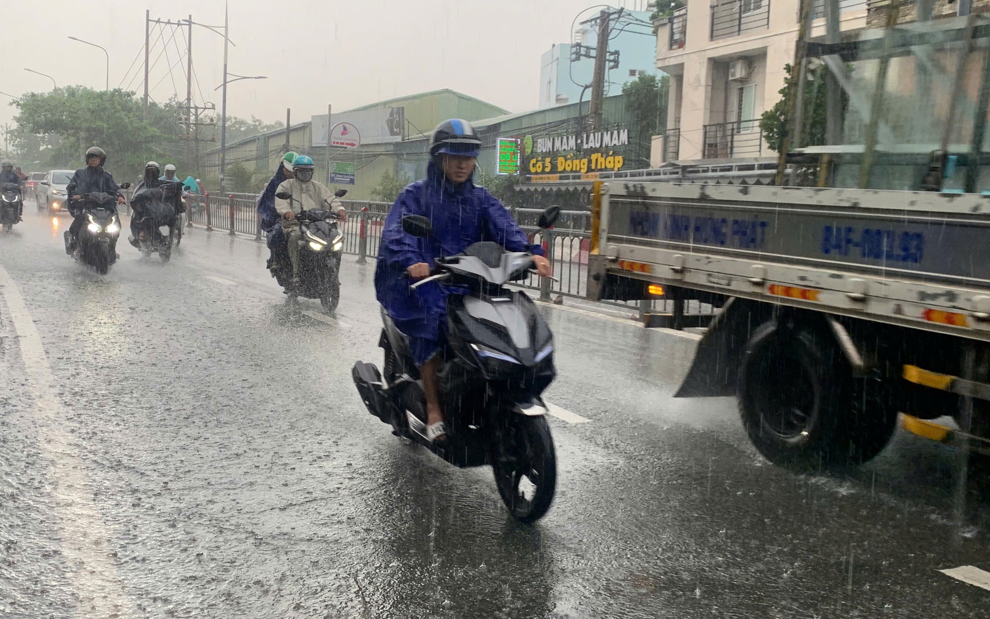Thời tiết TP HCM hôm nay: Chú ý trông chừng trẻ em