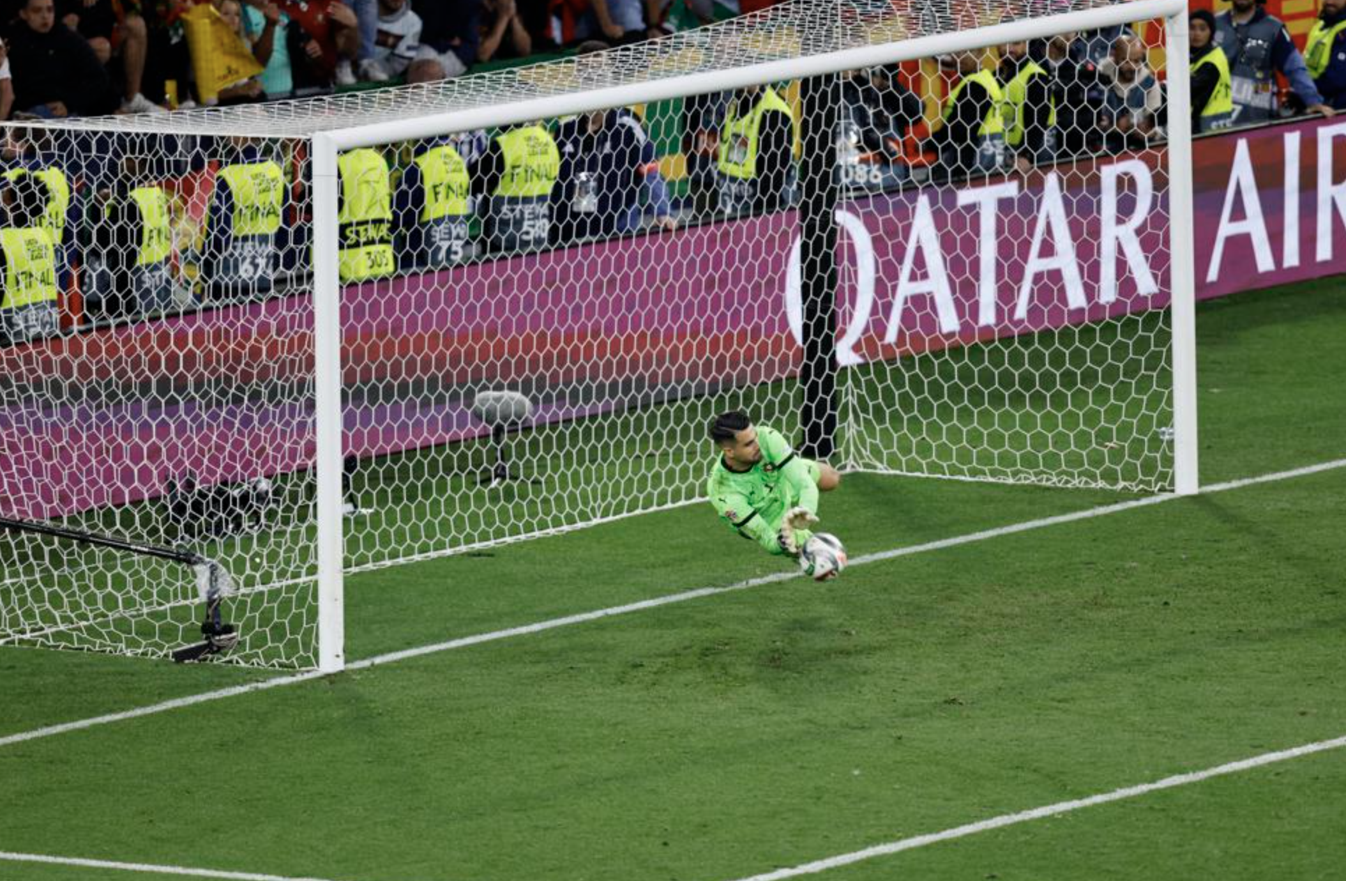 Thắng Tây Ban Nha loạt luân lưu nghẹt thở, Bồ Đào Nha vô địch Nations League- Ảnh 8.