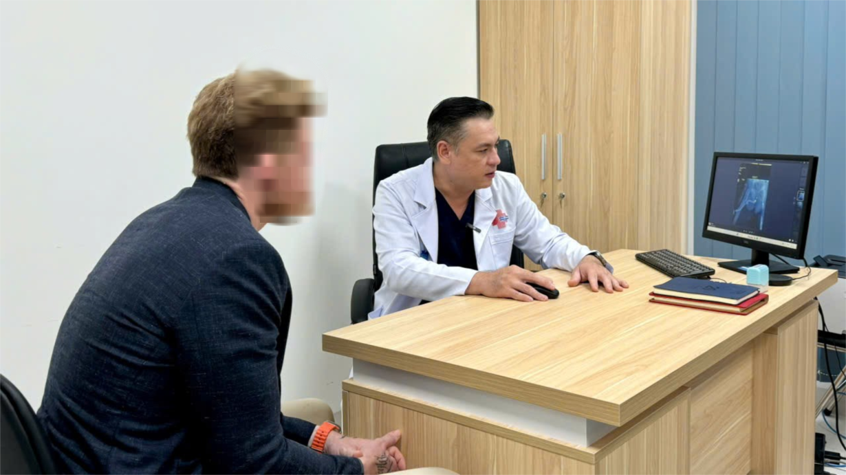 Doanh nhân Mỹ thoát khỏi “cực hình” 15 năm nhờ ca mổ tại Bệnh viện Bình Dân- Ảnh 1.