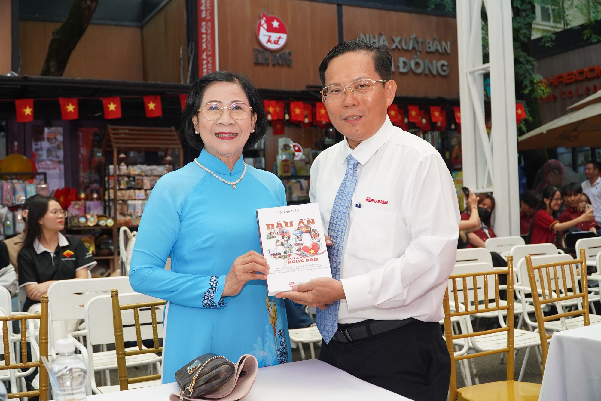 Nhiều lãnh đạo, đồng nghiệp, bạn đọc chúc mừng nhà báo Tô Đình Tuân- Ảnh 5.