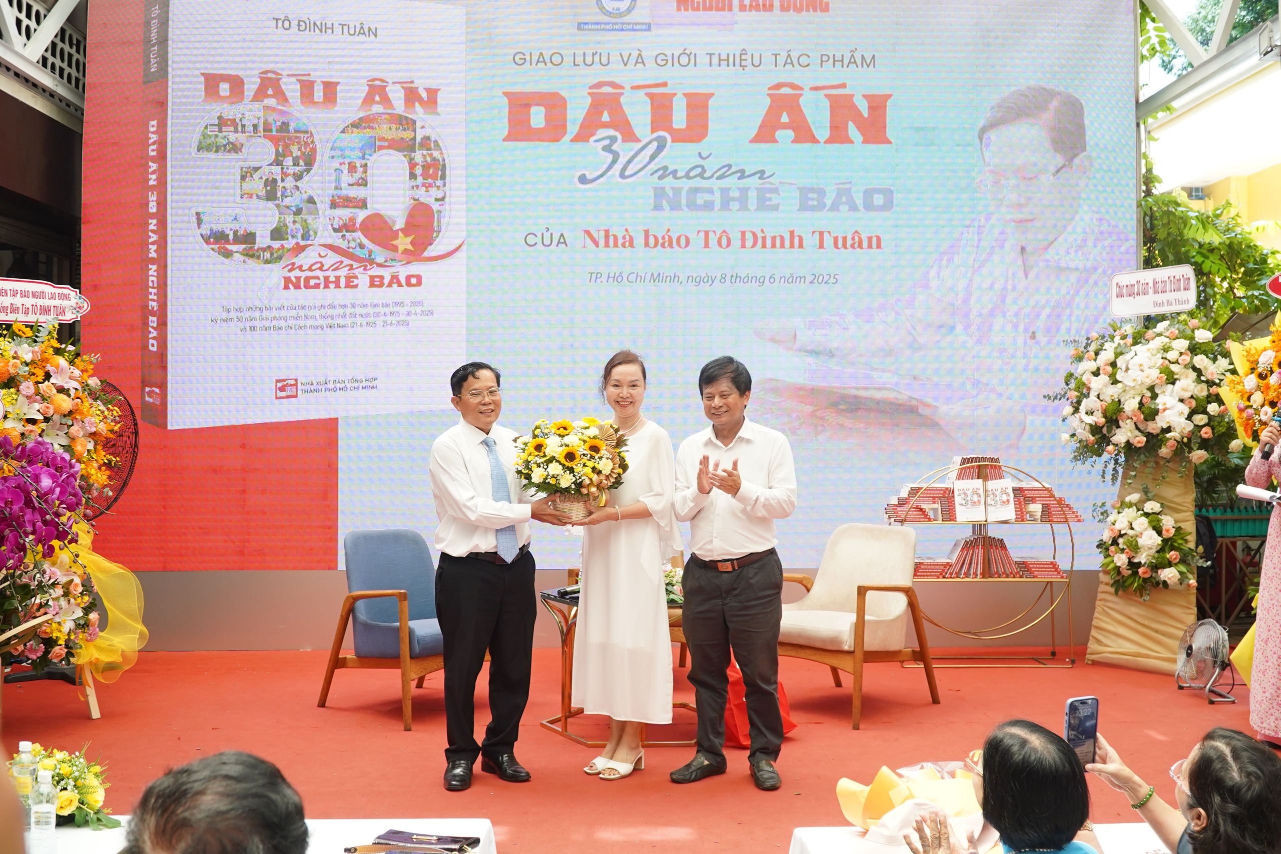 "Dấu ấn 30 năm nghề b&aacute;o" của Nh&agrave; b&aacute;o T&ocirc; Đ&igrave;nh Tu&acirc;n &ndash; chuyện l&agrave;m nghề của một nh&agrave; b&aacute;o tử tế - Ảnh 13.