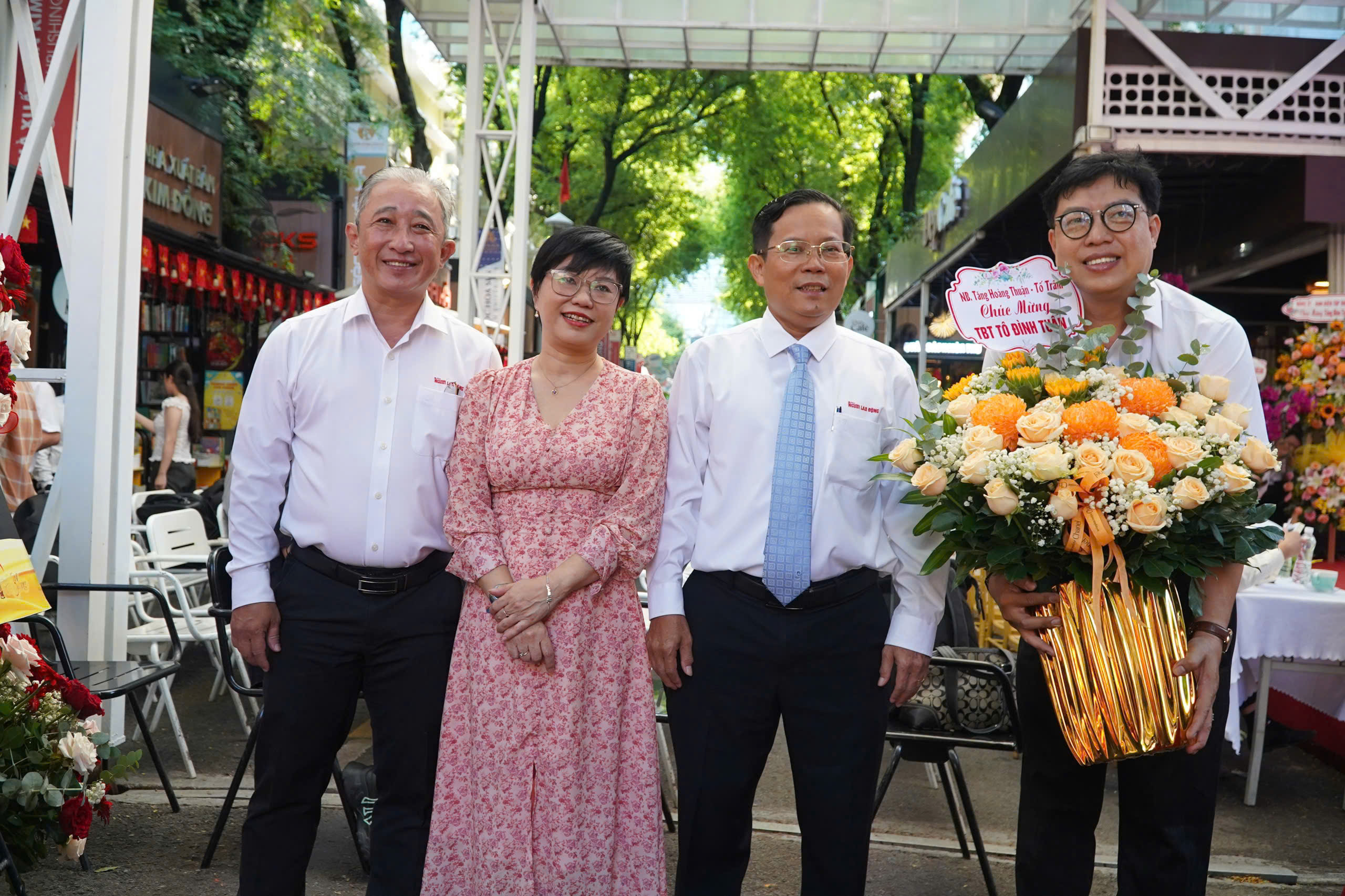 Nhiều lãnh đạo, đồng nghiệp, bạn đọc chúc mừng nhà báo Tô Đình Tuân- Ảnh 8.