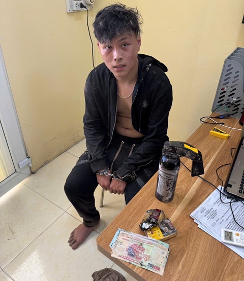 Dùng xe máy Honda làm "mồi nhử" điều nam thanh niên tới chỗ vắng xịt hơi cay để cướp tài sản- Ảnh 1.
