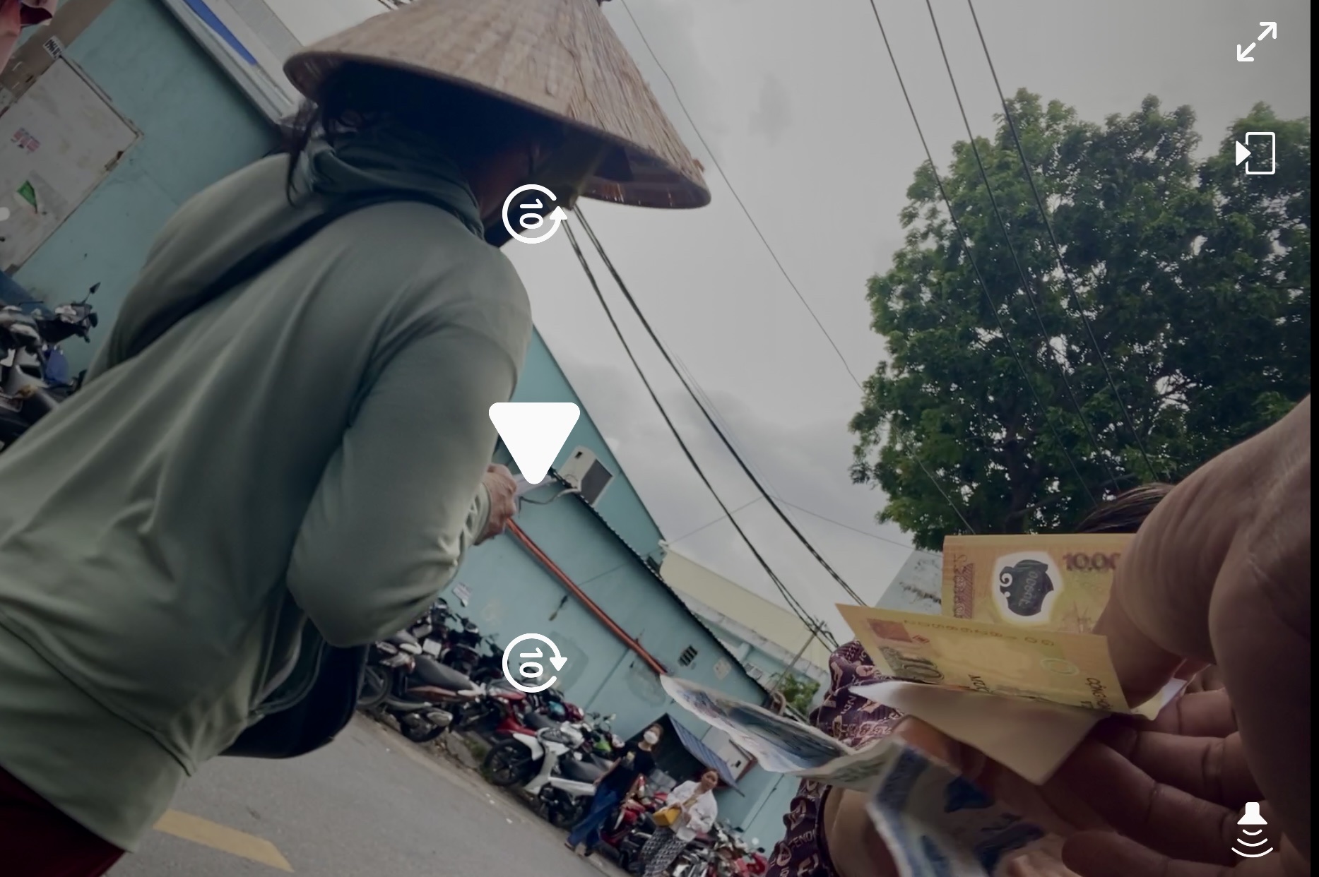 Cảnh khó tin trước cổng Bệnh viện TP Thủ Đức - Ảnh 4.