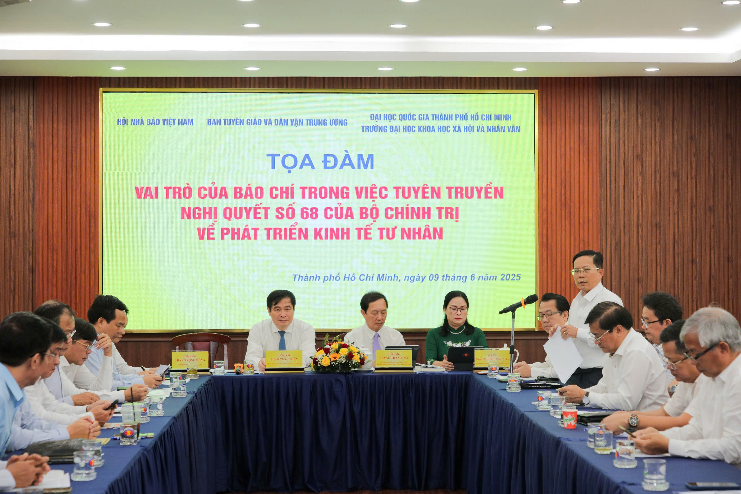B&aacute;o ch&iacute; l&agrave; cầu nối để kinh tế tư nh&acirc;n bứt ph&aacute; - Ảnh 1.