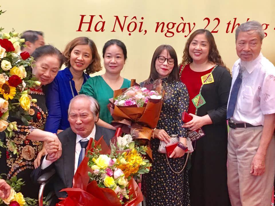 Văn nghệ sĩ tiếc thương Gi&aacute;o sư Ho&agrave;ng Chương qua đời - Ảnh 3.