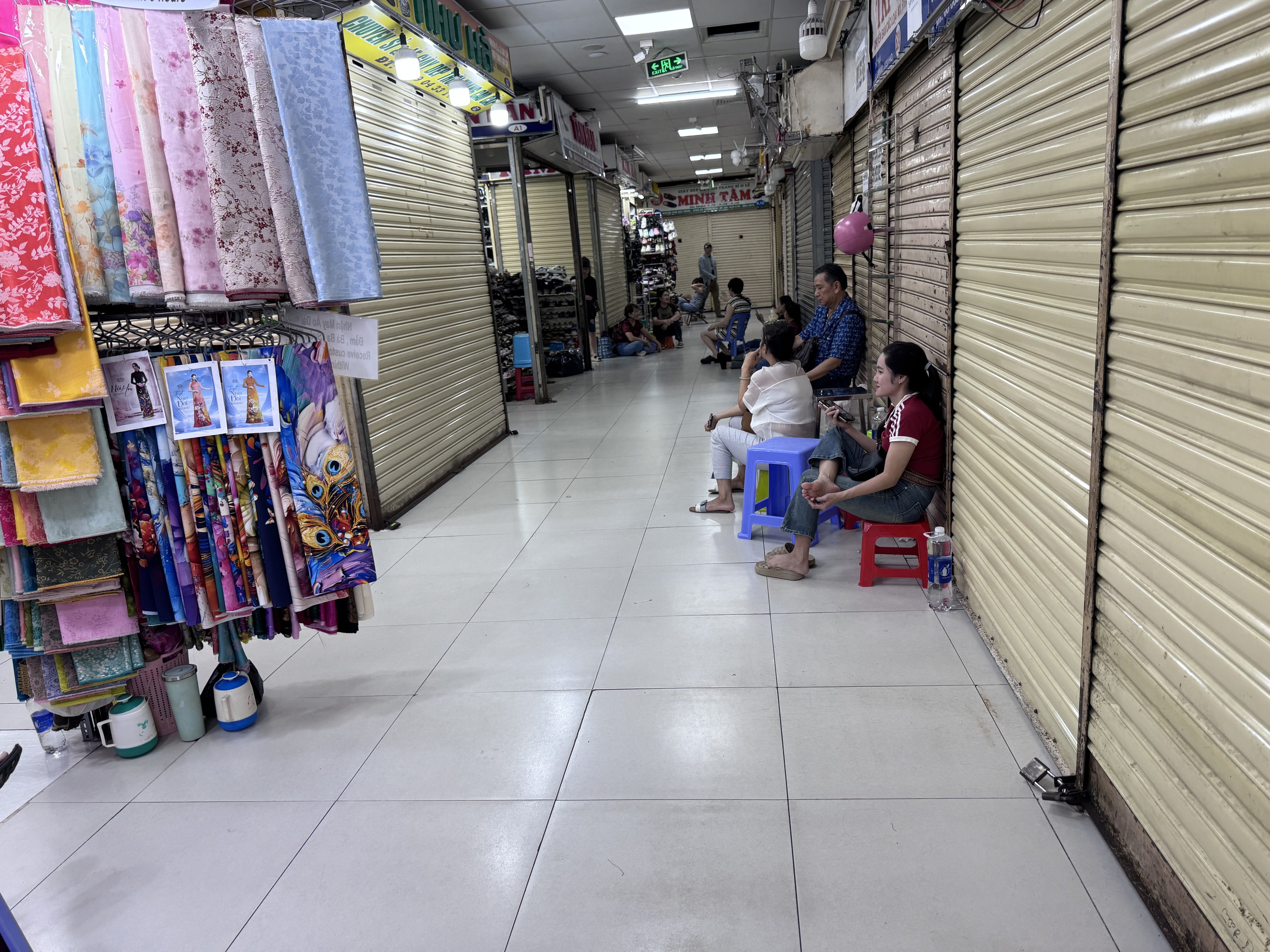 Hàng loạt sạp đóng cửa tại Trung tâm thương mại An Đông, Saigon Square- Ảnh 3.