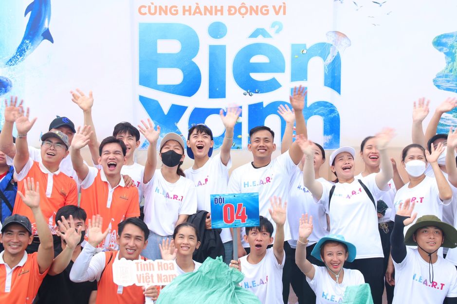 Gần 10.000 người Vingroup v&agrave; t&igrave;nh nguyện vi&ecirc;n ra qu&acirc;n l&agrave;m sạch bờ biển tại 28 tỉnh, th&agrave;nh phố- Ảnh 13.