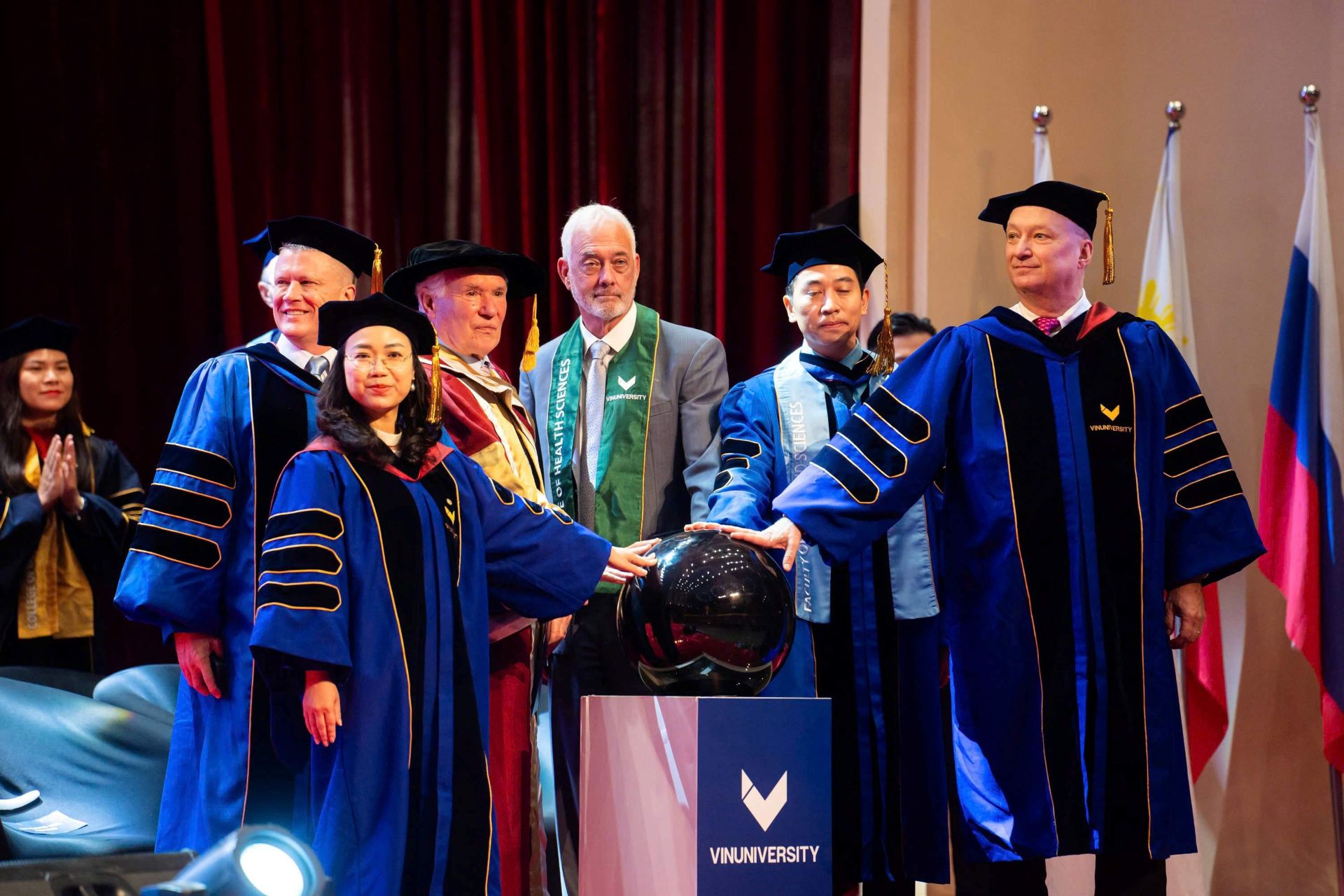 VinUni đặt mục ti&ecirc;u v&agrave;o Top 100 đại học h&agrave;ng đầu thế giới - Mời tuyển 500 nh&agrave; khoa học to&agrave;n cầu- Ảnh 2.