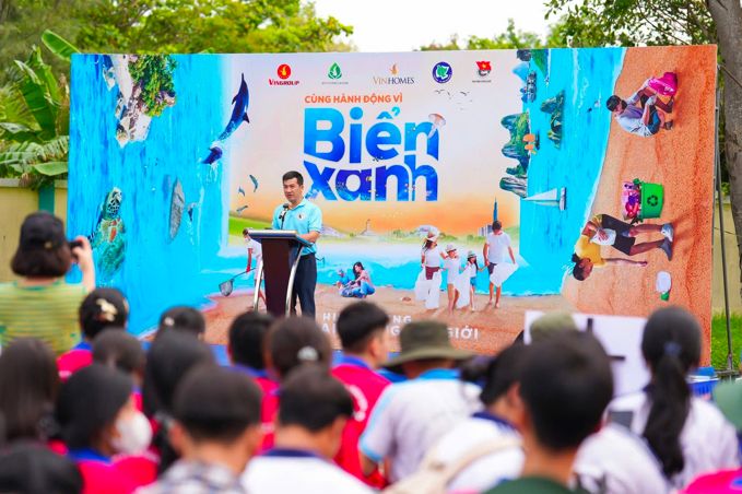 Gần 10.000 người Vingroup v&agrave; t&igrave;nh nguyện vi&ecirc;n ra qu&acirc;n l&agrave;m sạch bờ biển tại 28 tỉnh, th&agrave;nh phố- Ảnh 6.
