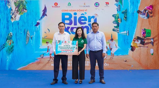 Gần 10.000 người Vingroup v&agrave; t&igrave;nh nguyện vi&ecirc;n ra qu&acirc;n l&agrave;m sạch bờ biển tại 28 tỉnh, th&agrave;nh phố- Ảnh 7.
