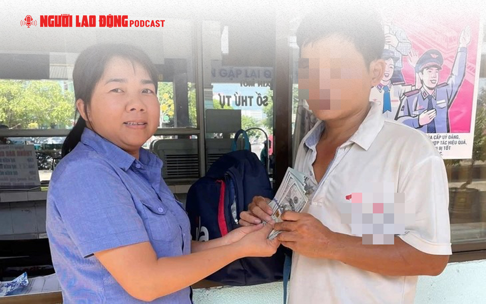 Ba lô chứa hàng ngàn USD bị bỏ quên ở sân ga