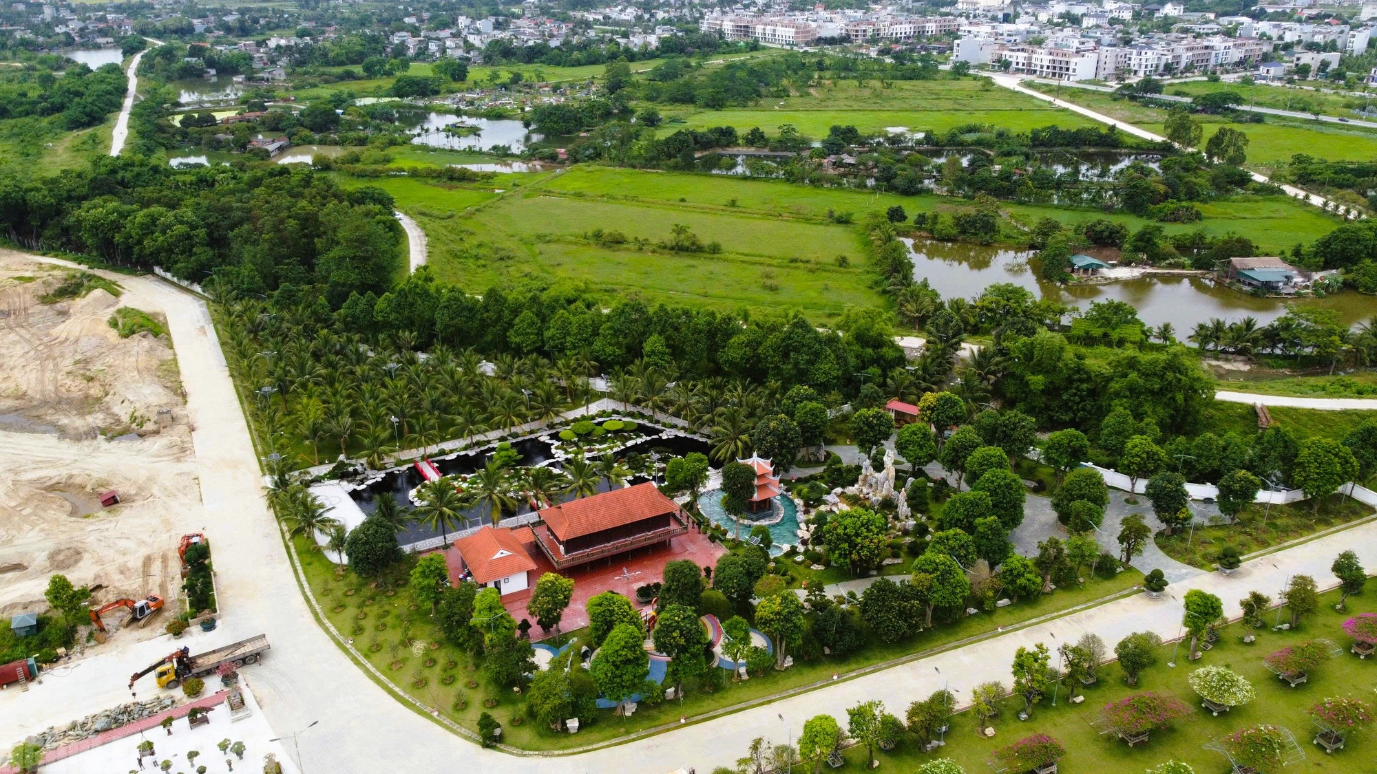 Khu biệt phủ cả ng&agrave;n m2 được cho của Tuấn "thần đ&egrave;n" x&acirc;y tr&ecirc;n đất thu&ecirc; l&agrave;m b&atilde;i tập kết c&aacute;t? - Ảnh 7.