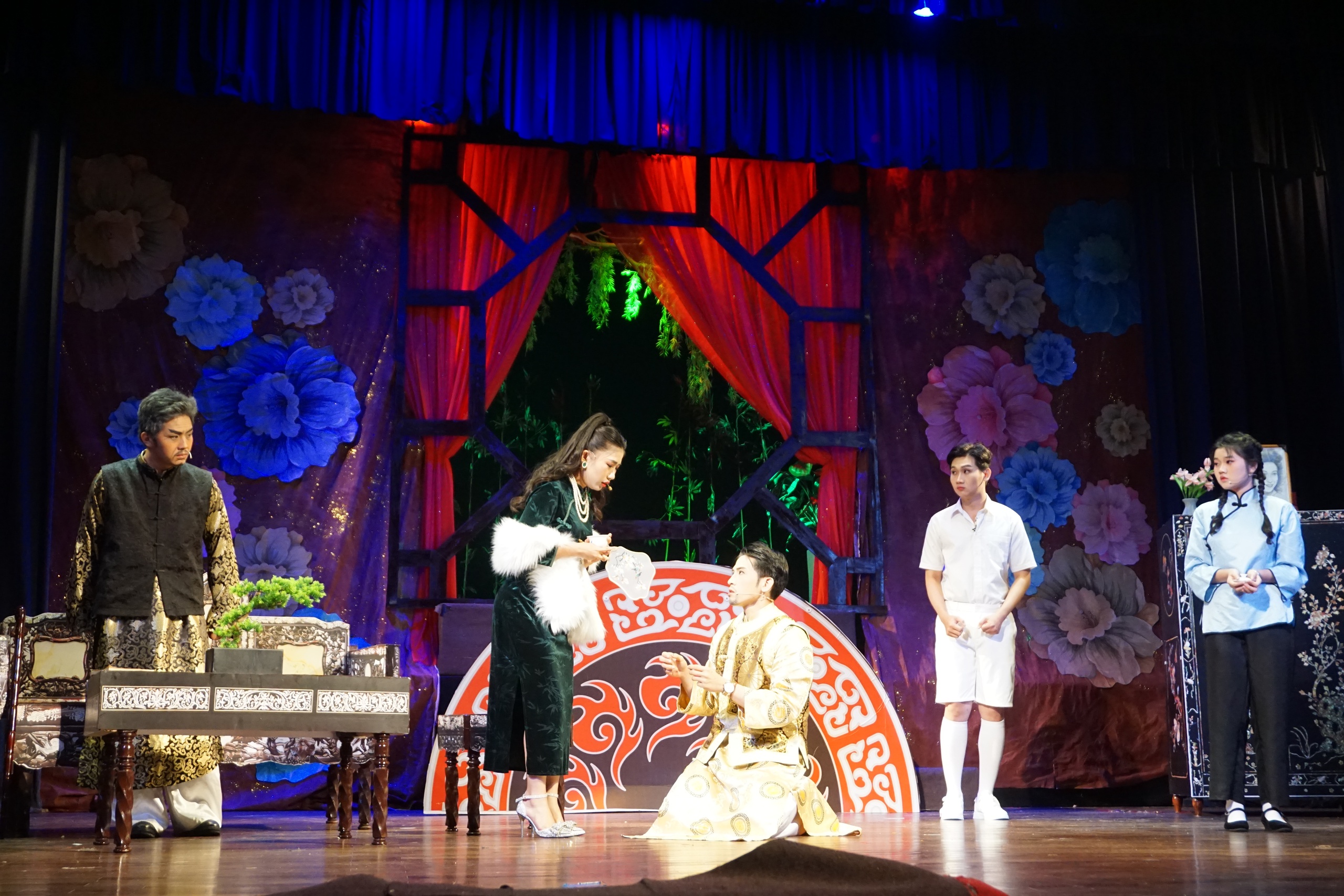 Đạo diễn Quốc Thảo trao cảm x&uacute;c mới cho học tr&ograve; với nhạc kịch "L&ocirc;i Vũ" - Ảnh 4.