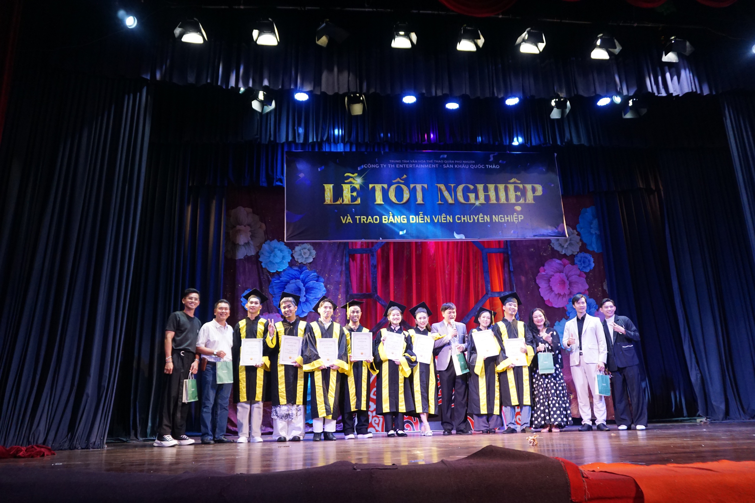 Đạo diễn Quốc Thảo trao cảm x&uacute;c mới cho học tr&ograve; với nhạc kịch "L&ocirc;i Vũ" - Ảnh 6.