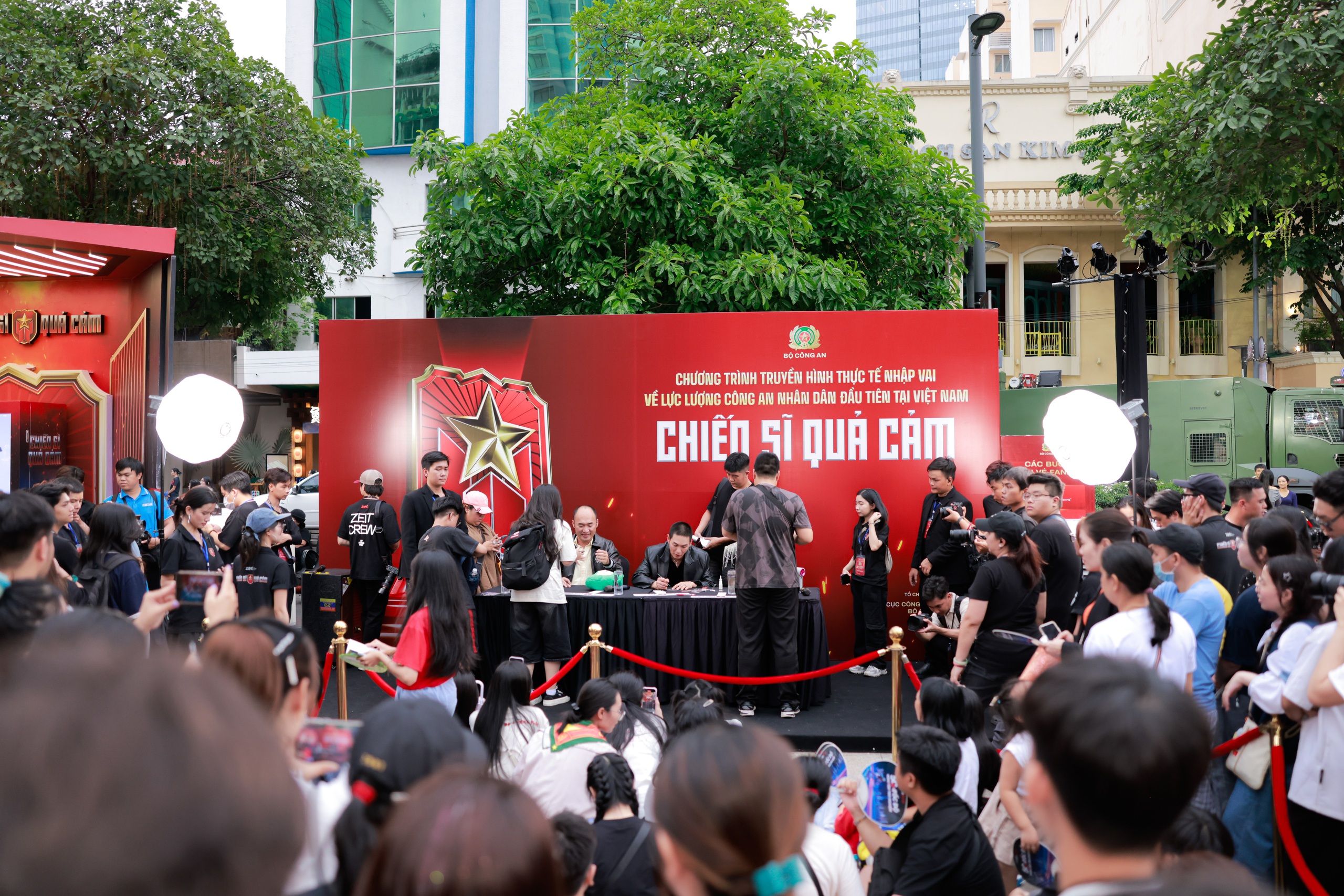 Chuyện lạ c&oacute; thật: show chưa ra mắt đ&atilde; "h&oacute;t h&ograve;n họt"   - Ảnh 2.