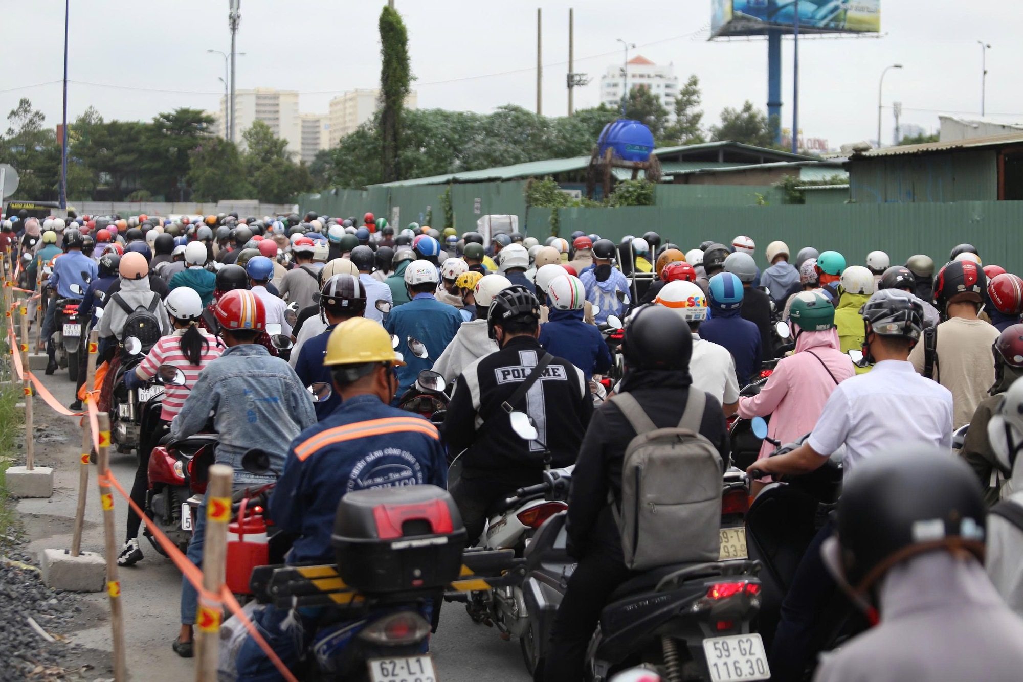 &Ugrave;n ứ giao th&ocirc;ng nghi&ecirc;m trọng sau khi cấm xe v&agrave;o đường dẫn cao tốc TP HCM - Long Th&agrave;nh - Dầu Gi&acirc;y- Ảnh 4.
