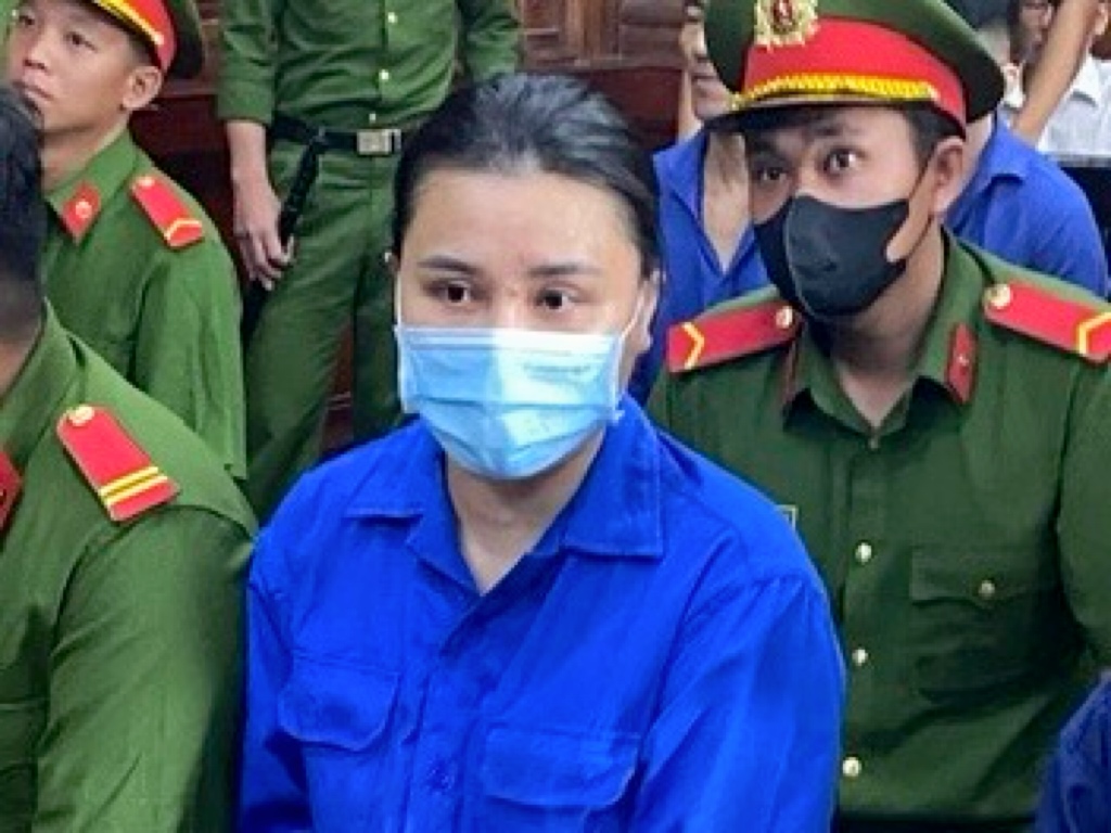 Đường d&acirc;y "nước vui" xuy&ecirc;n bi&ecirc;n giới: Trả hồ sơ v&igrave; c&ograve;n uẩn kh&uacute;c - Ảnh 1.