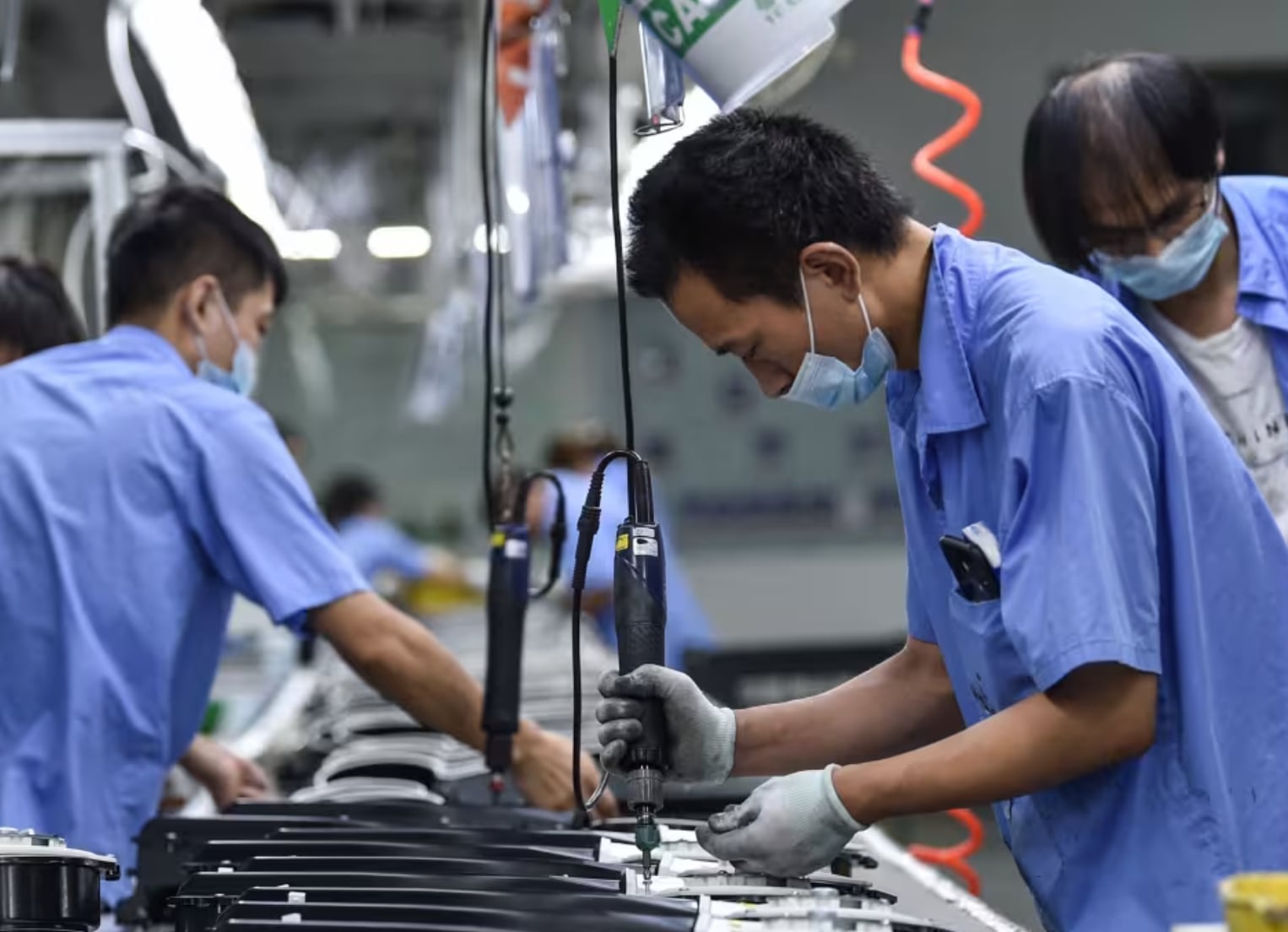 Nguy cơ mất lợi thế cạnh tranh nếu người lao động kh&ocirc;ng giỏi AI- Ảnh 1.