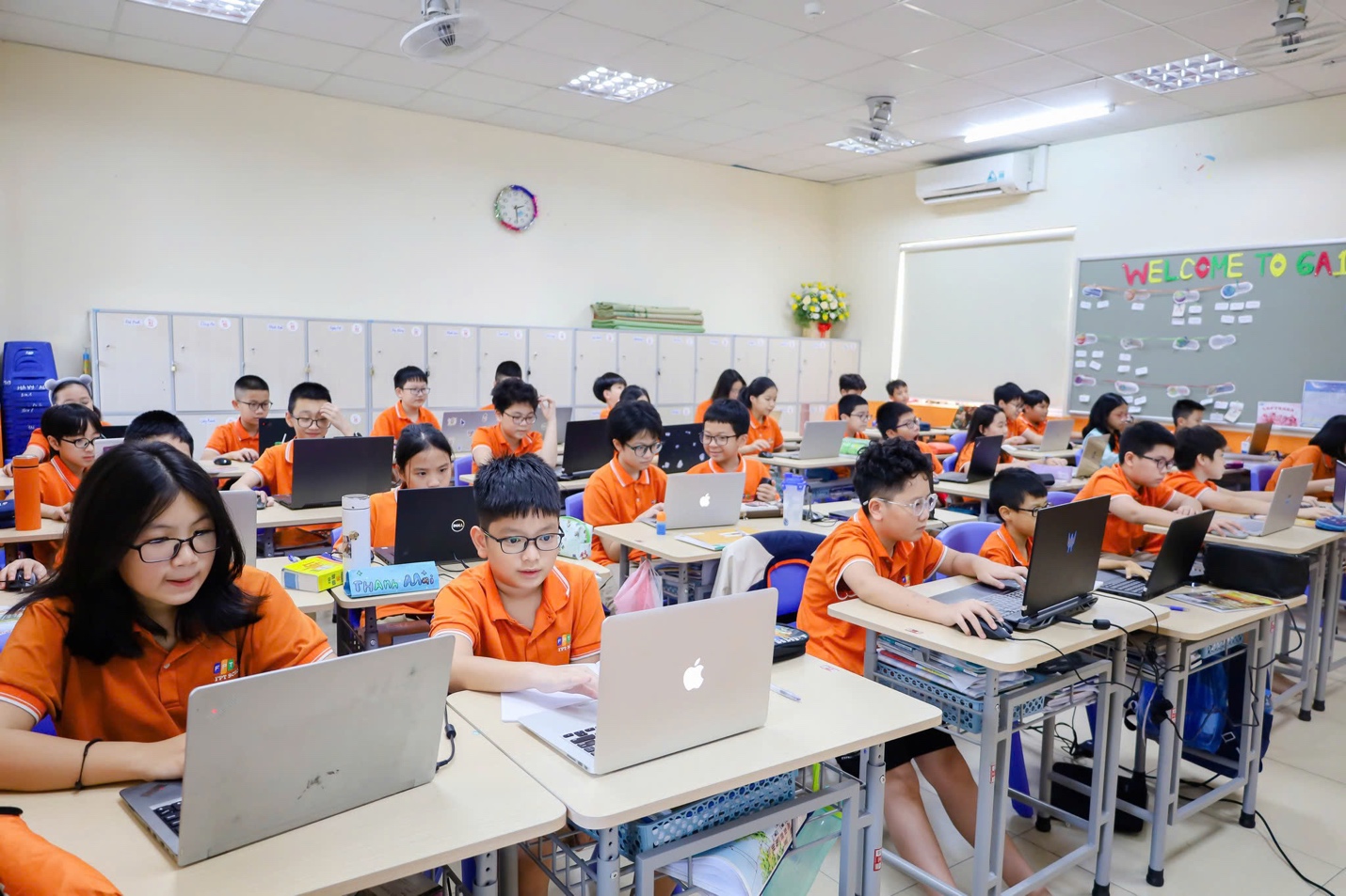 Nguy cơ mất lợi thế cạnh tranh nếu người lao động kh&ocirc;ng giỏi AI- Ảnh 2.