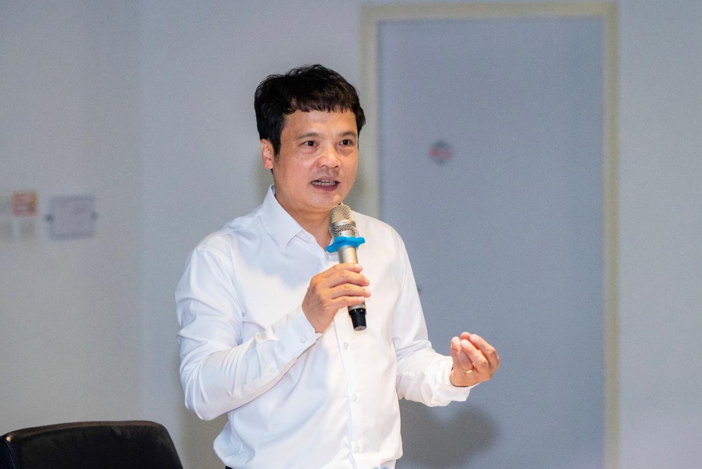 Thứ trưởng Bộ Ngoại giao làm việc với Tập đoàn FPT: Tăng cường thúc đẩy khoa học công nghệ Việt Nam - Ảnh 3.