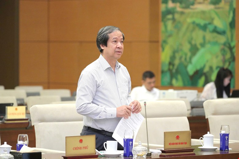 Cấm giáo viên dạy thêm học sinh chính khoá, Bộ trưởng Nguyễn Kim Sơn nêu lý do- Ảnh 2.