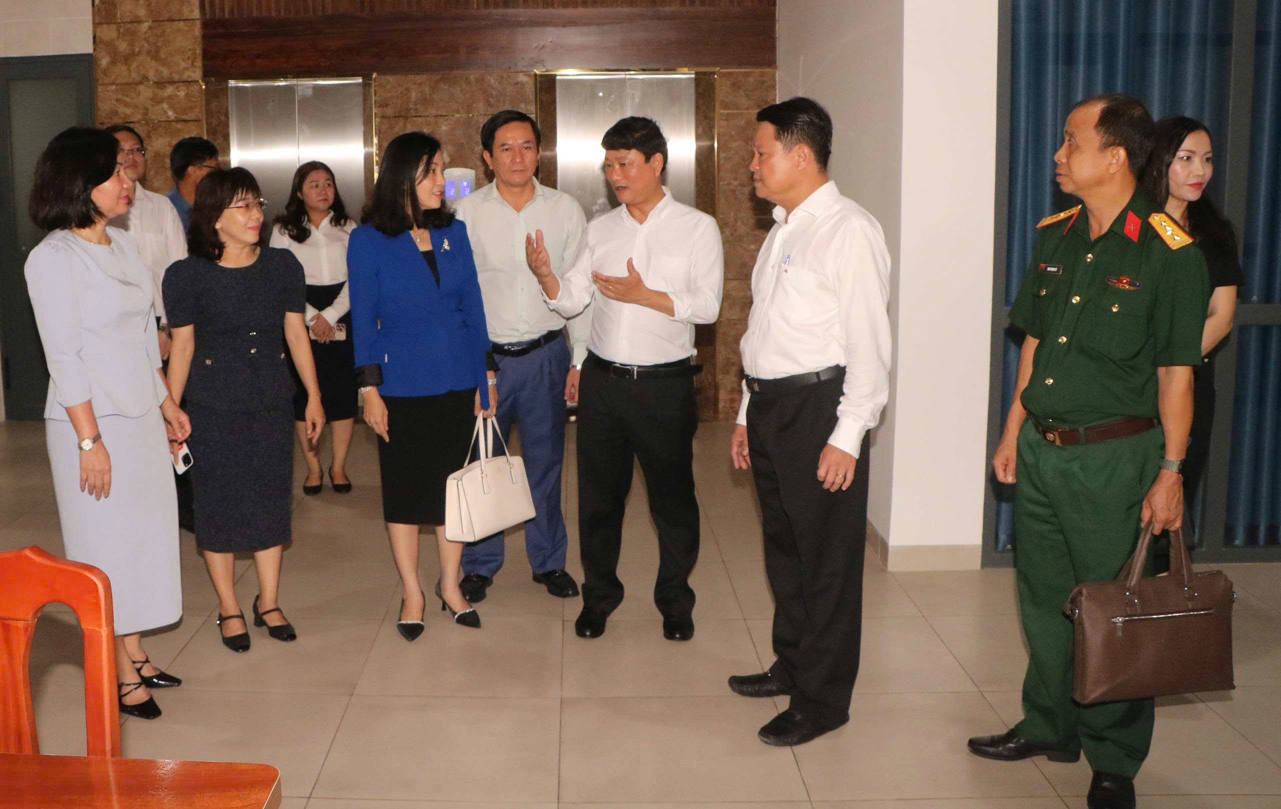 Chủ tịch UBND tỉnh Bình Dương chỉ đạo phường mới về tuyến Metro kết nối TP HCM - Ảnh 1.