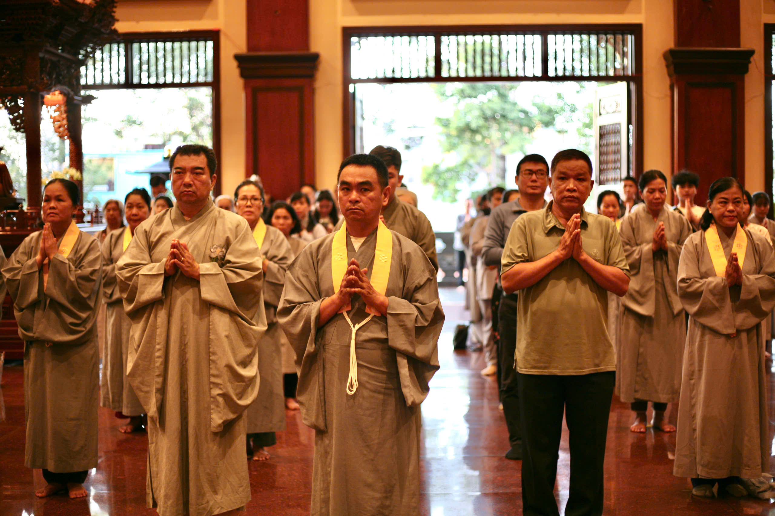 Ba hồi chu&ocirc;ng, trống B&aacute;t Nh&atilde; ng&acirc;n vang, nguyện cầu quốc th&aacute;i d&acirc;n an - Ảnh 1.