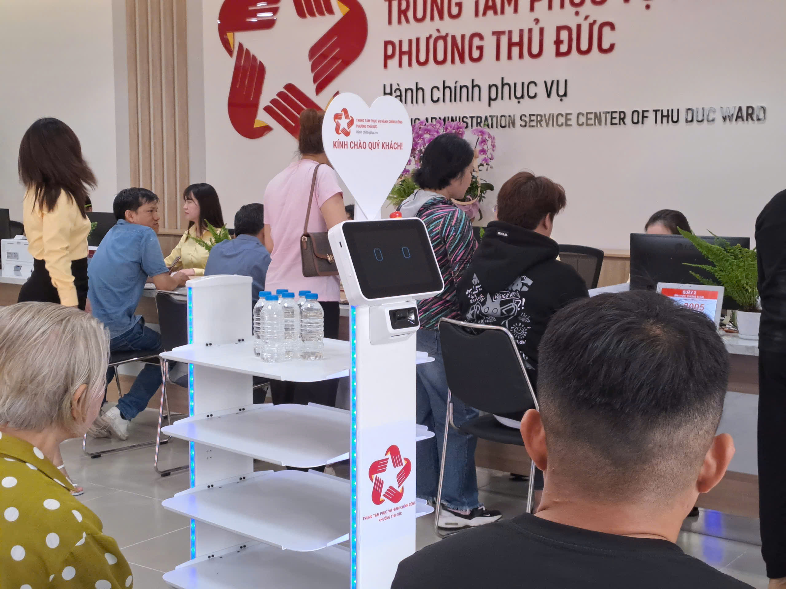 Những h&igrave;nh ảnh tại nhiều phường mới ở TP HCM trong ng&agrave;y đầu ti&ecirc;n l&agrave;m việc- Ảnh 15.