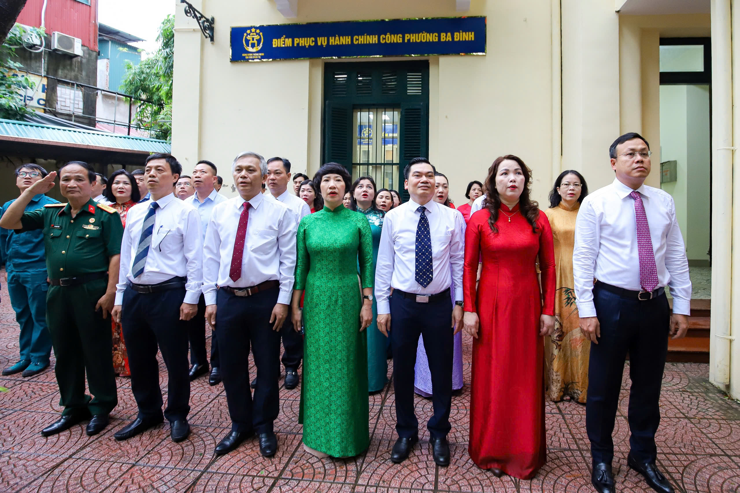 Hình ảnh Hà Nội ngày đầu vận hành chính quyền địa phương hai cấp - Ảnh 1.