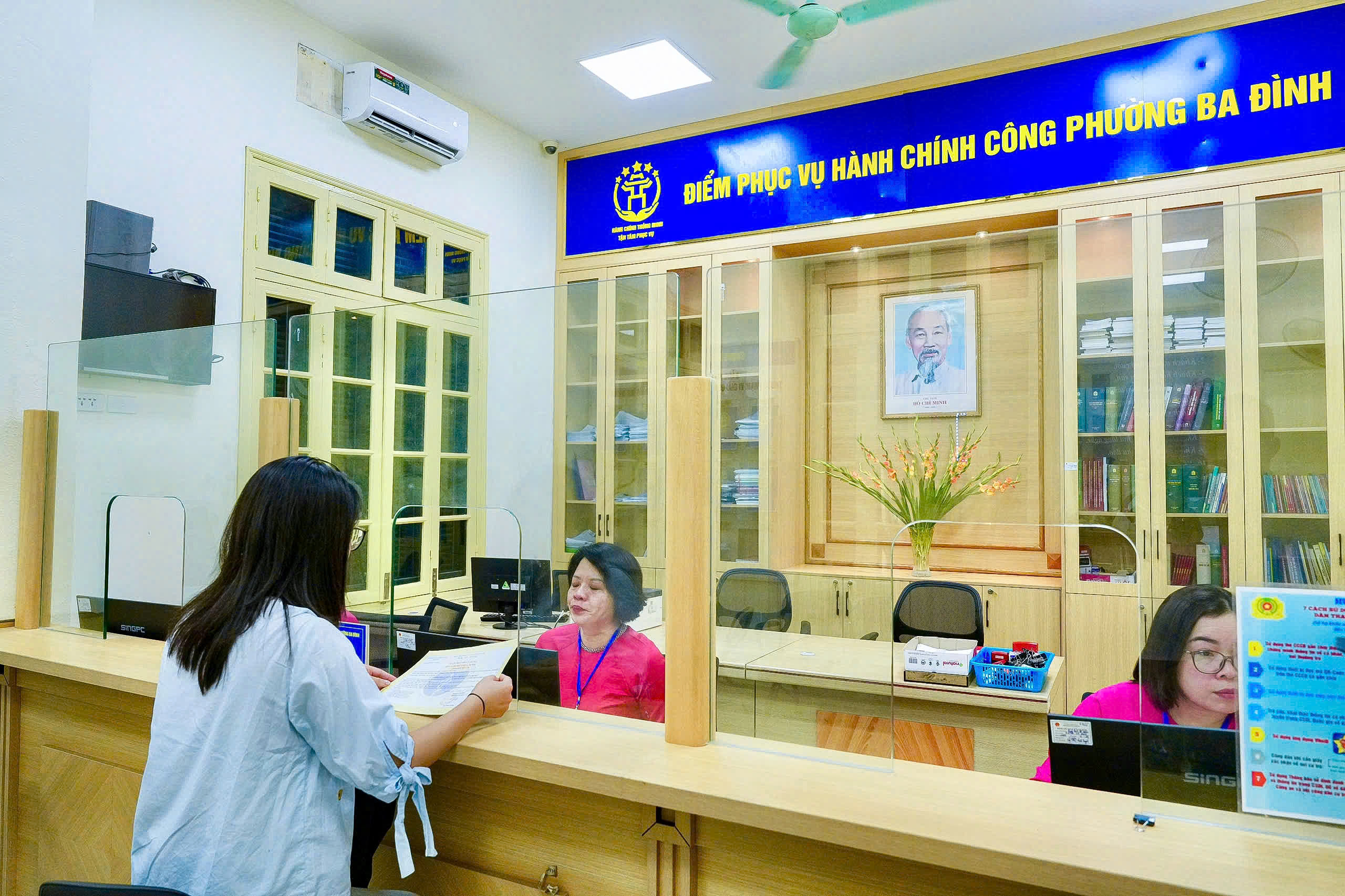 Hình ảnh Hà Nội ngày đầu vận hành chính quyền địa phương hai cấp - Ảnh 2.