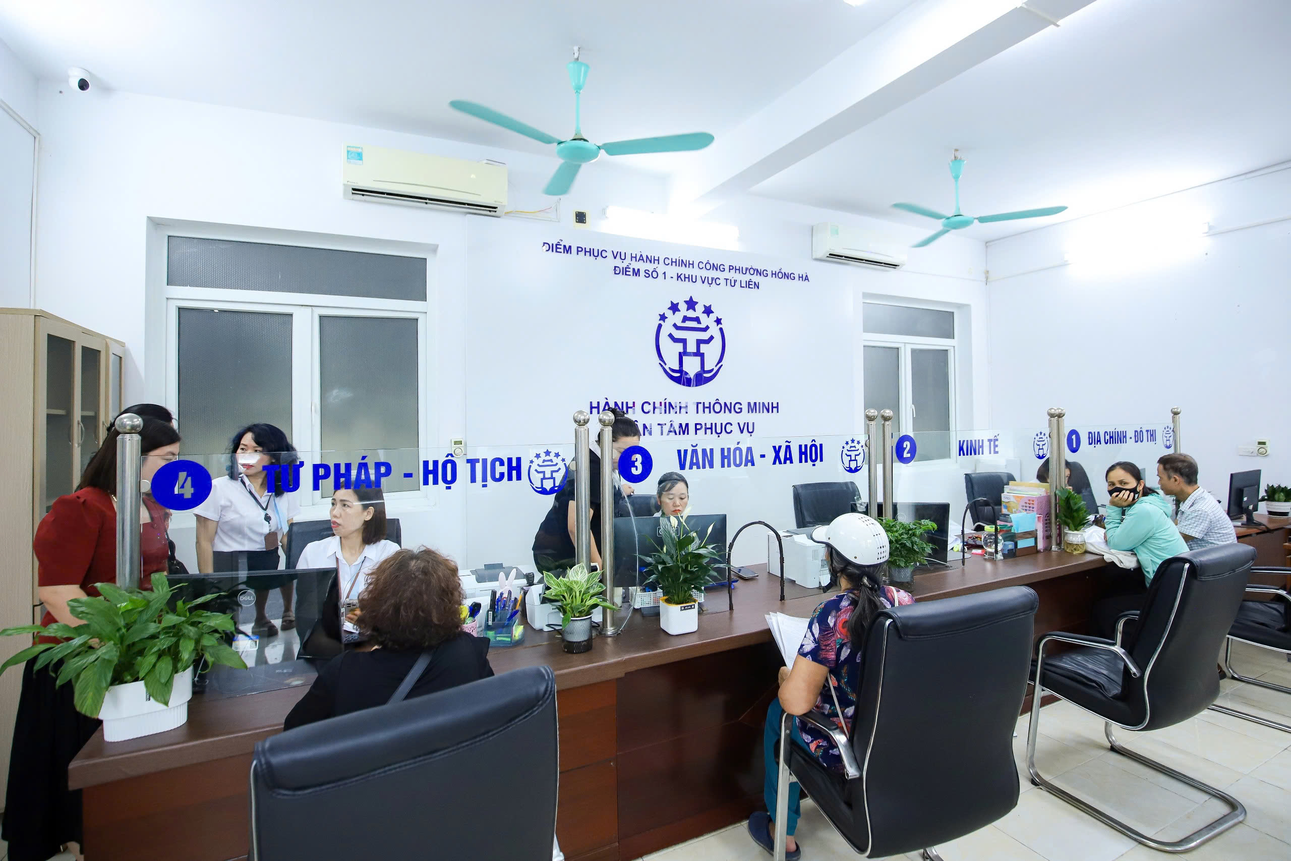 Hình ảnh Hà Nội ngày đầu vận hành chính quyền địa phương hai cấp - Ảnh 3.