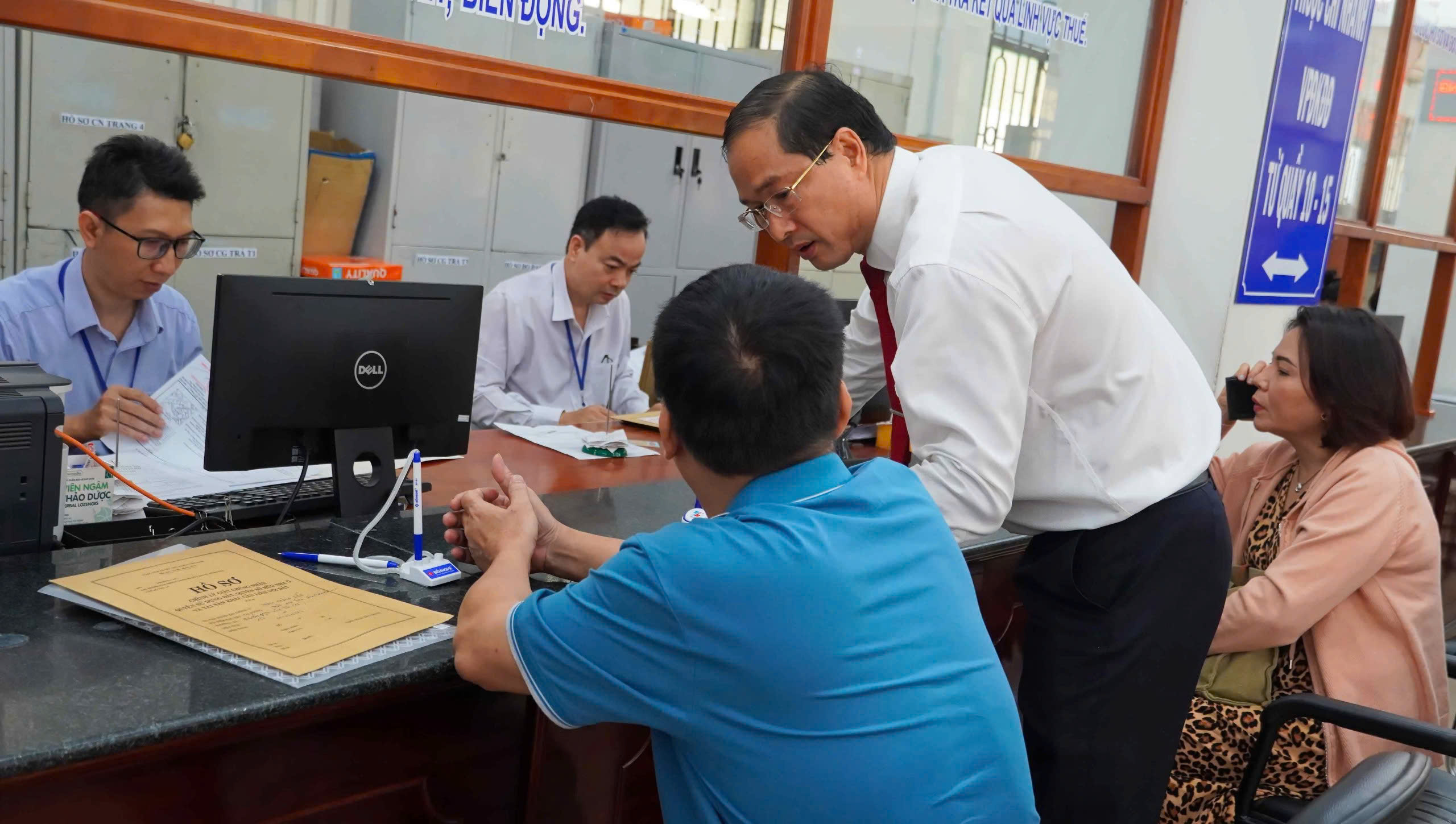 Những h&igrave;nh ảnh tại nhiều phường mới ở TP HCM trong ng&agrave;y đầu ti&ecirc;n l&agrave;m việc- Ảnh 22.