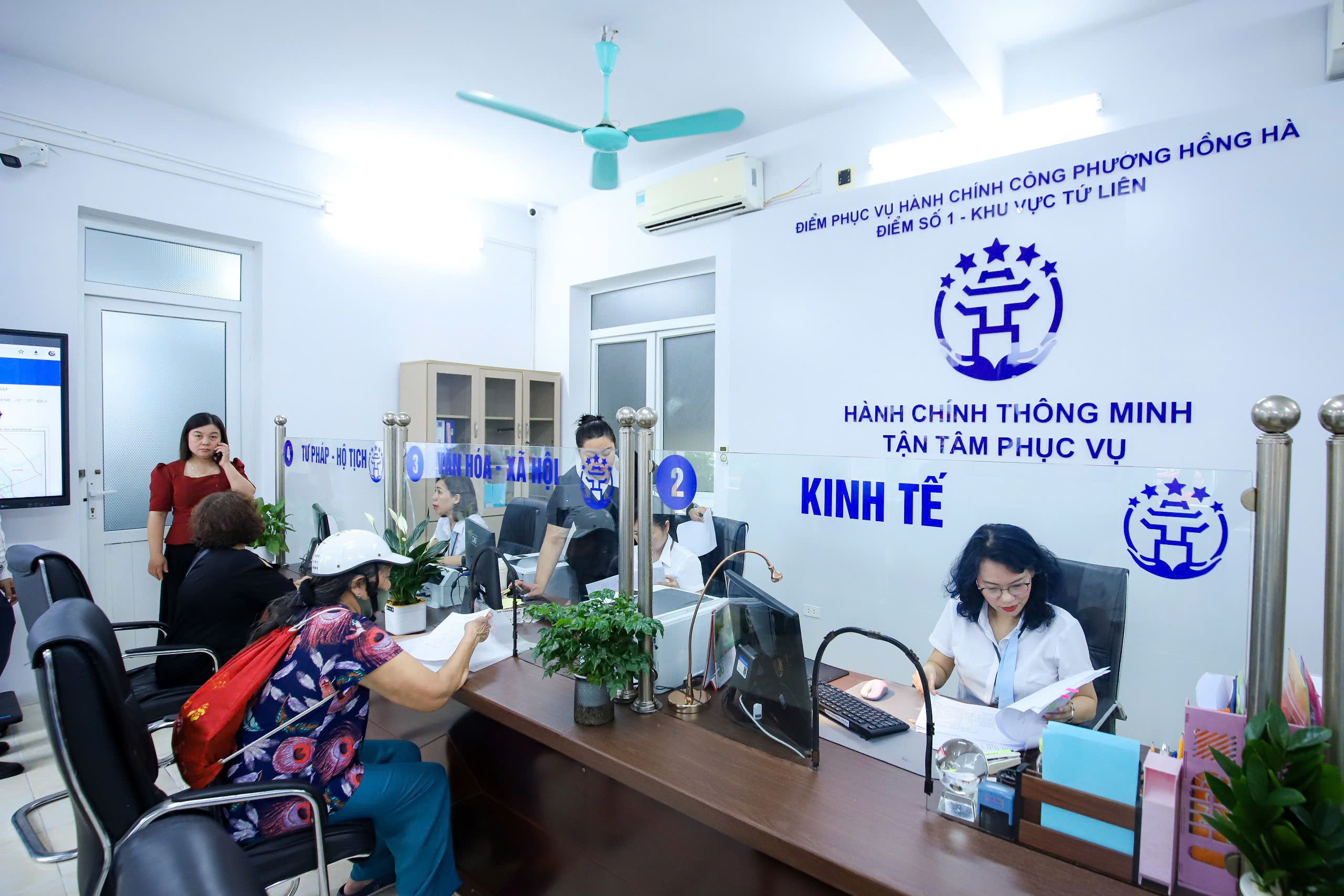 Hình ảnh Hà Nội ngày đầu vận hành chính quyền địa phương hai cấp - Ảnh 6.