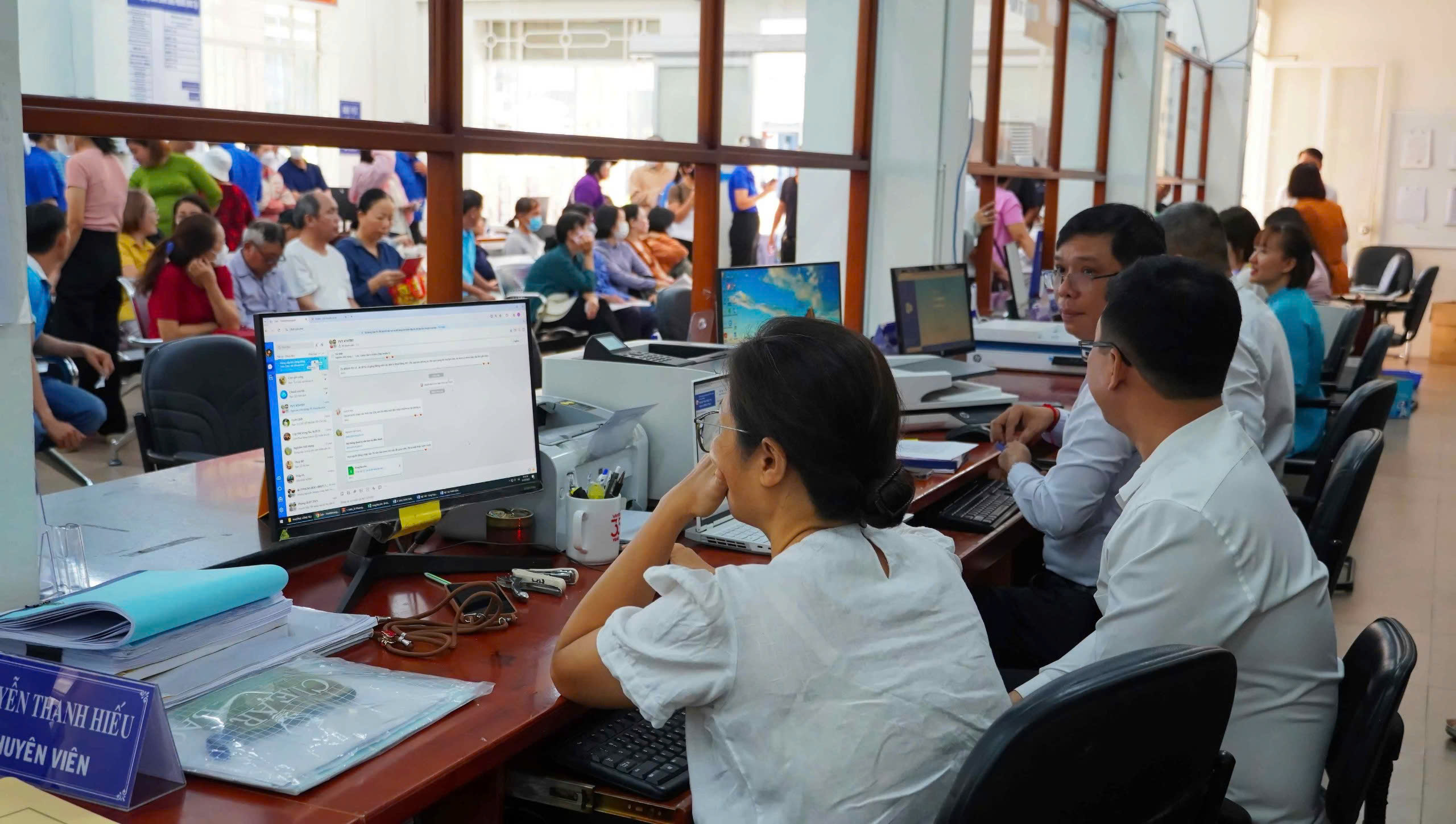 Những h&igrave;nh ảnh tại nhiều phường mới ở TP HCM trong ng&agrave;y đầu ti&ecirc;n l&agrave;m việc- Ảnh 21.