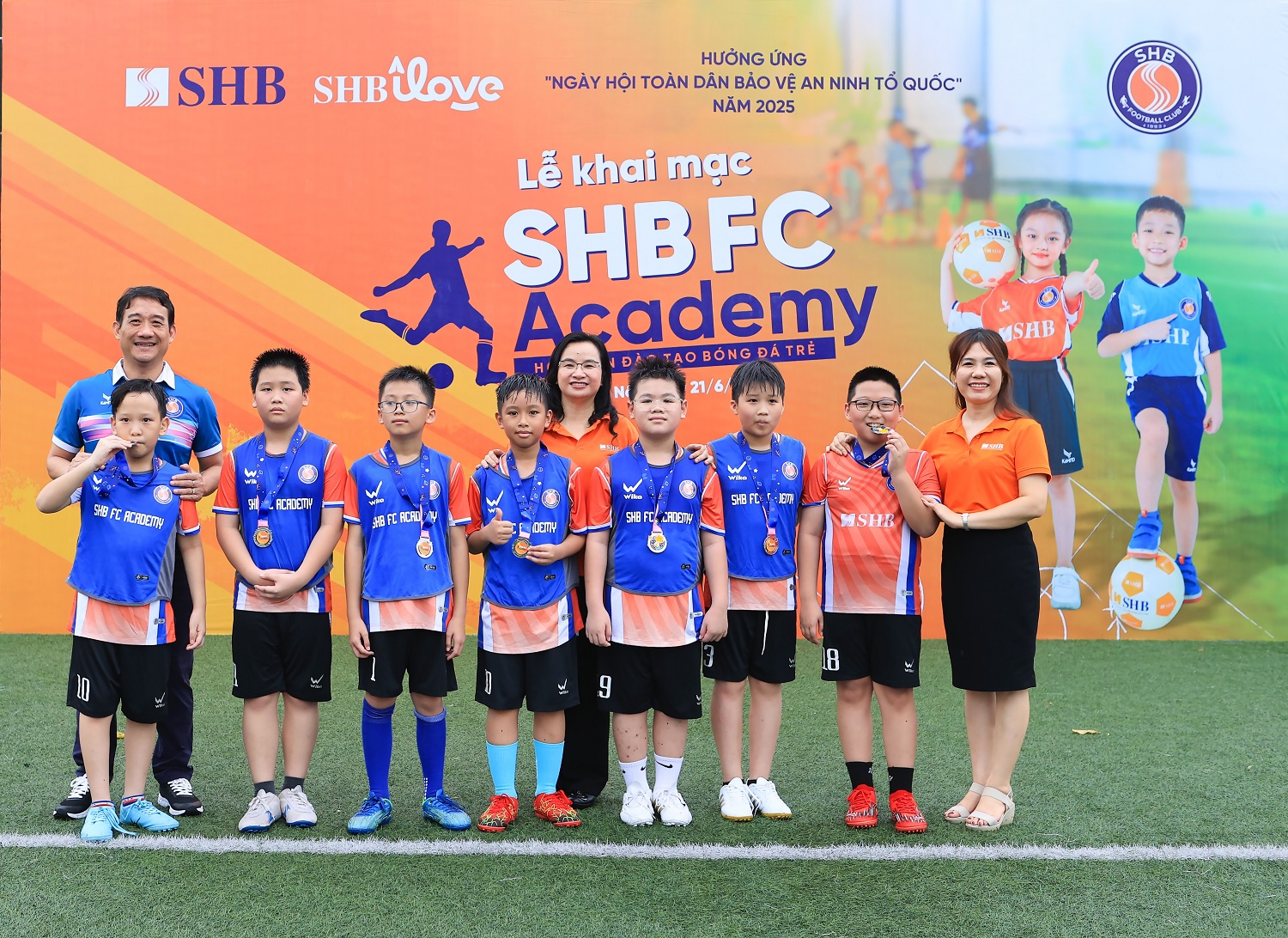 Chương tr&igrave;nh đ&agrave;o tạo b&oacute;ng đ&aacute; trẻ SHB FC Academy - M&oacute;n qu&agrave; &yacute; nghĩa cho thiếu nhi- Ảnh 4.