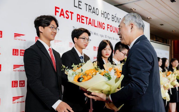 12 học sinh xuất sắc nhận học bổng theo học tại Nhật Bản
