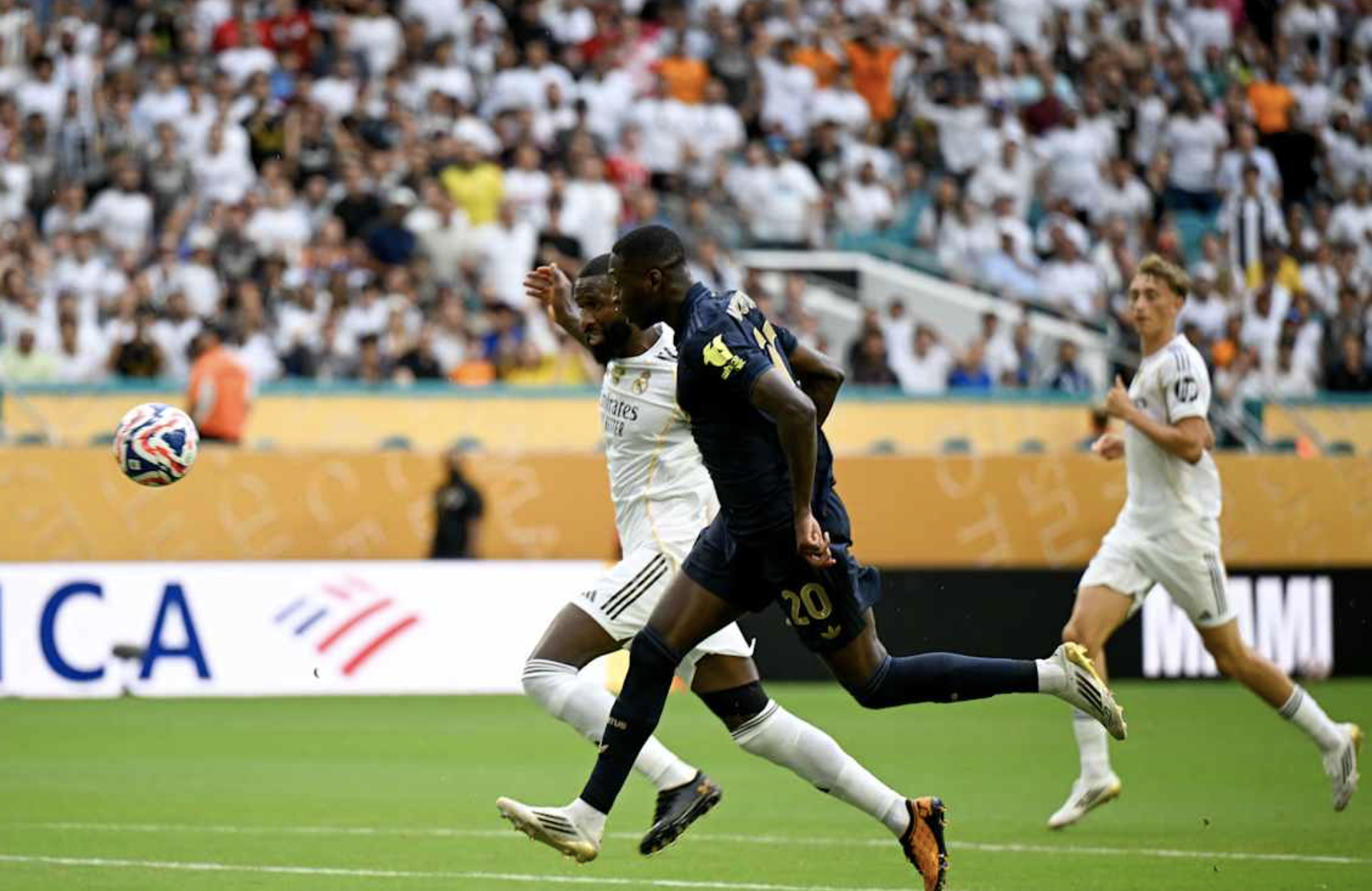 Thắng nhẹ nh&agrave;ng Juventus, Real Madrid gi&agrave;nh v&eacute; tứ kết FIFA Club World Cup- Ảnh 1.