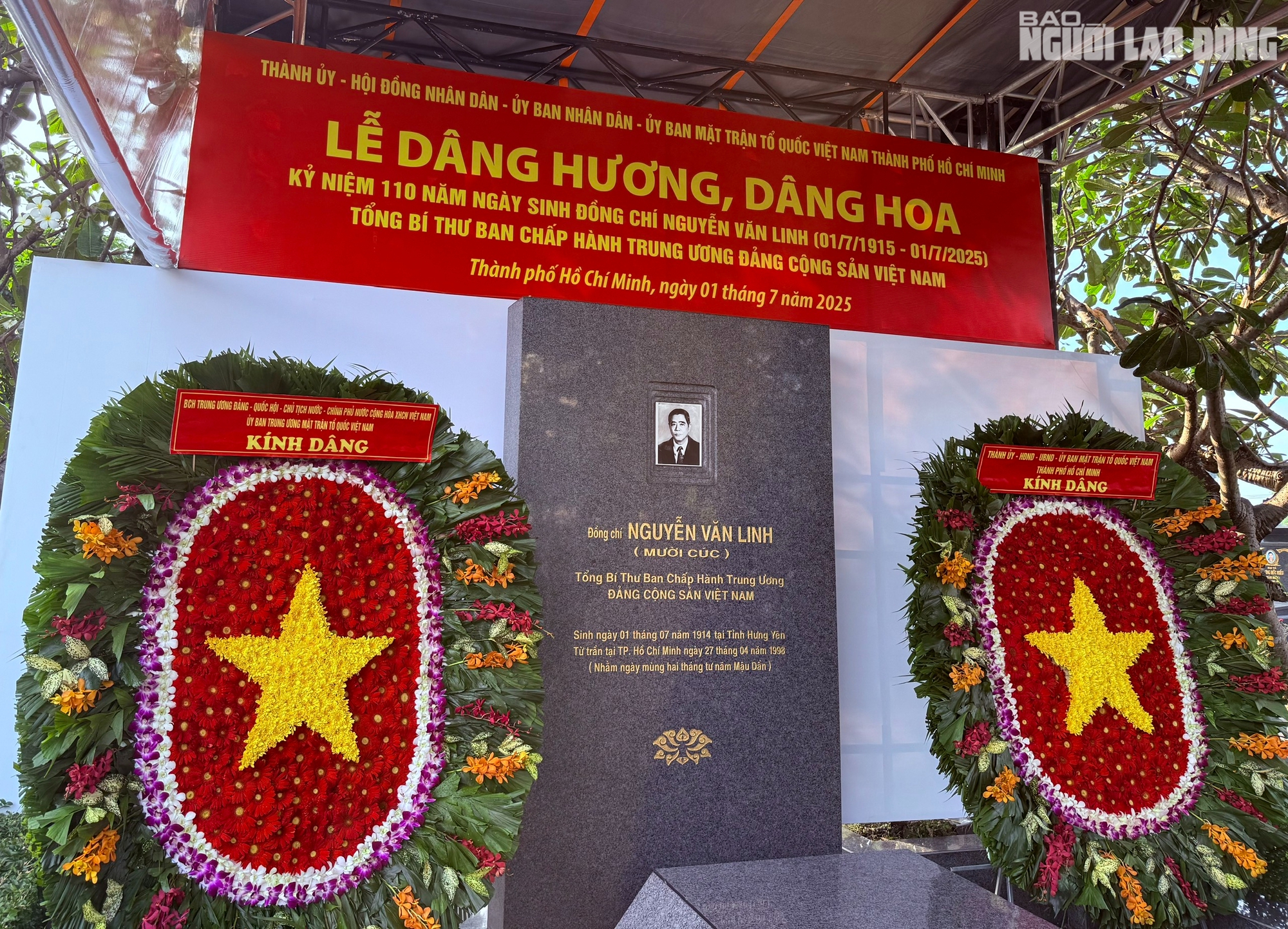 Lãnh đạo TP HCM dâng hương, dâng hoa tưởng niệm cố Tổng Bí thư Nguyễn Văn Linh- Ảnh 3.
