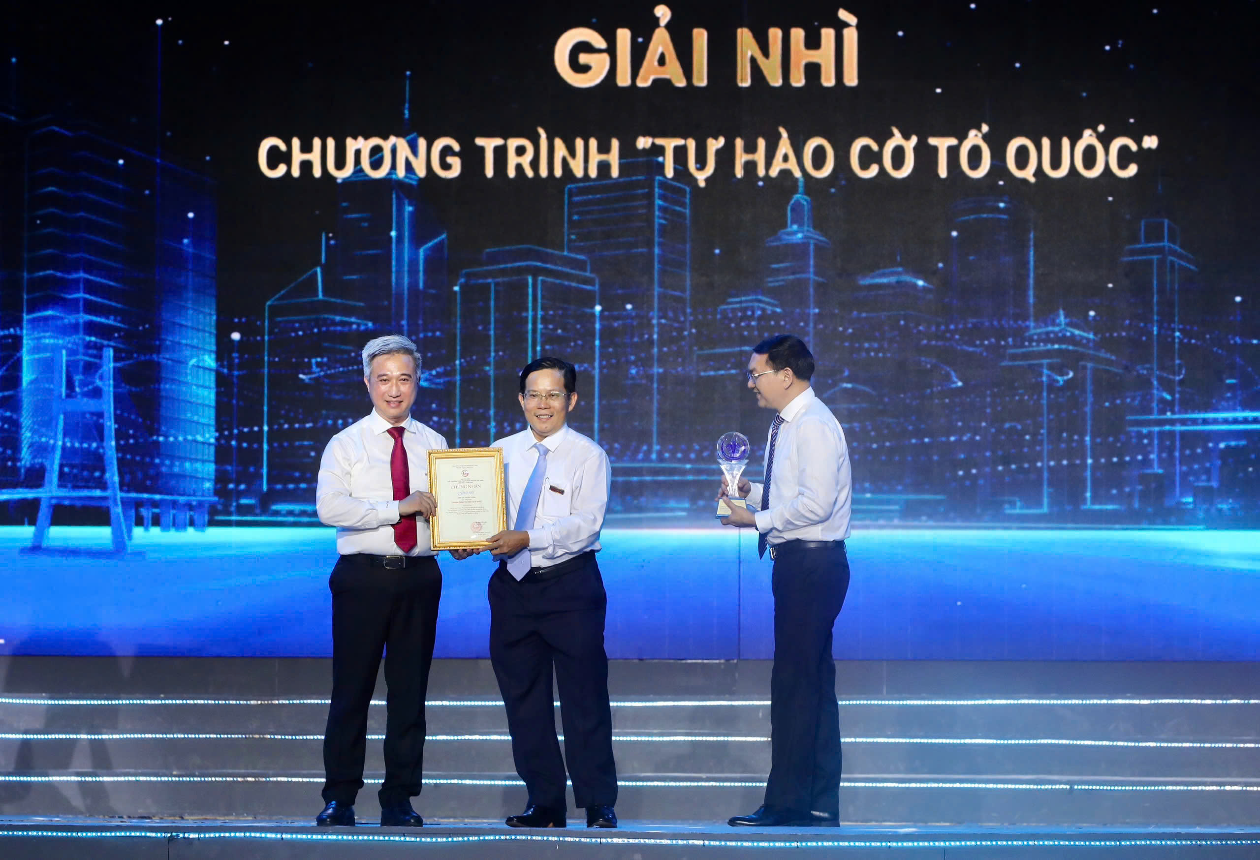 Chương trình "Tự hào cờ Tổ quốc" đoạt giải Nhì Giải thưởng Sáng tạo TP HCM năm 2025- Ảnh 2.