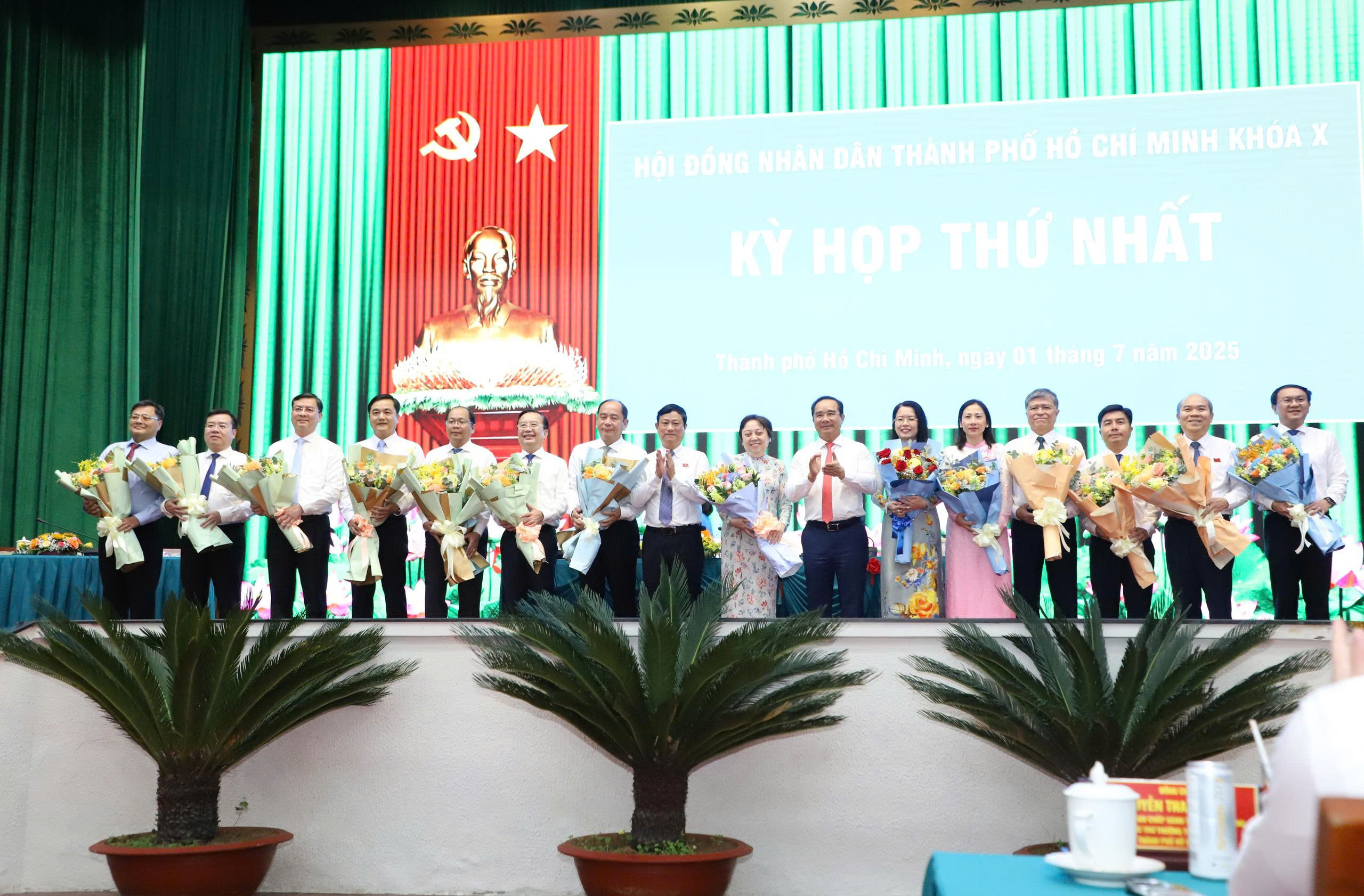 Chân dung lãnh đạo các sở, ngành TP HCM sau hợp nhất - Ảnh 1.