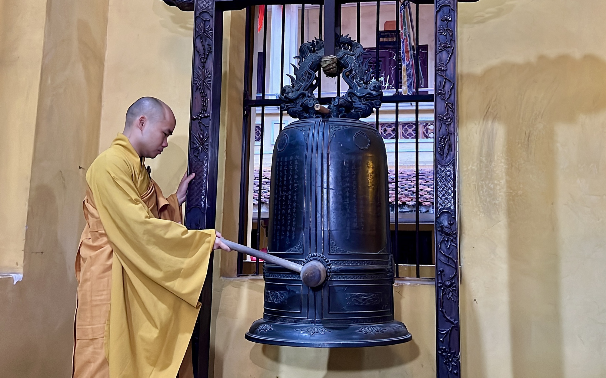 
Video: Chuông ngân vang tại chùa Quán Sứ sáng 1-7, cầu quốc thái dân an