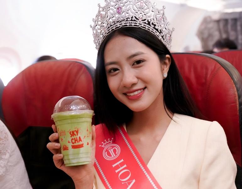 T&acirc;n Hoa hậu Việt Nam bay c&ugrave;ng Vietjet tr&ecirc;n h&agrave;nh tr&igrave;nh đầu ti&ecirc;n sau lễ đăng quang- Ảnh 4.