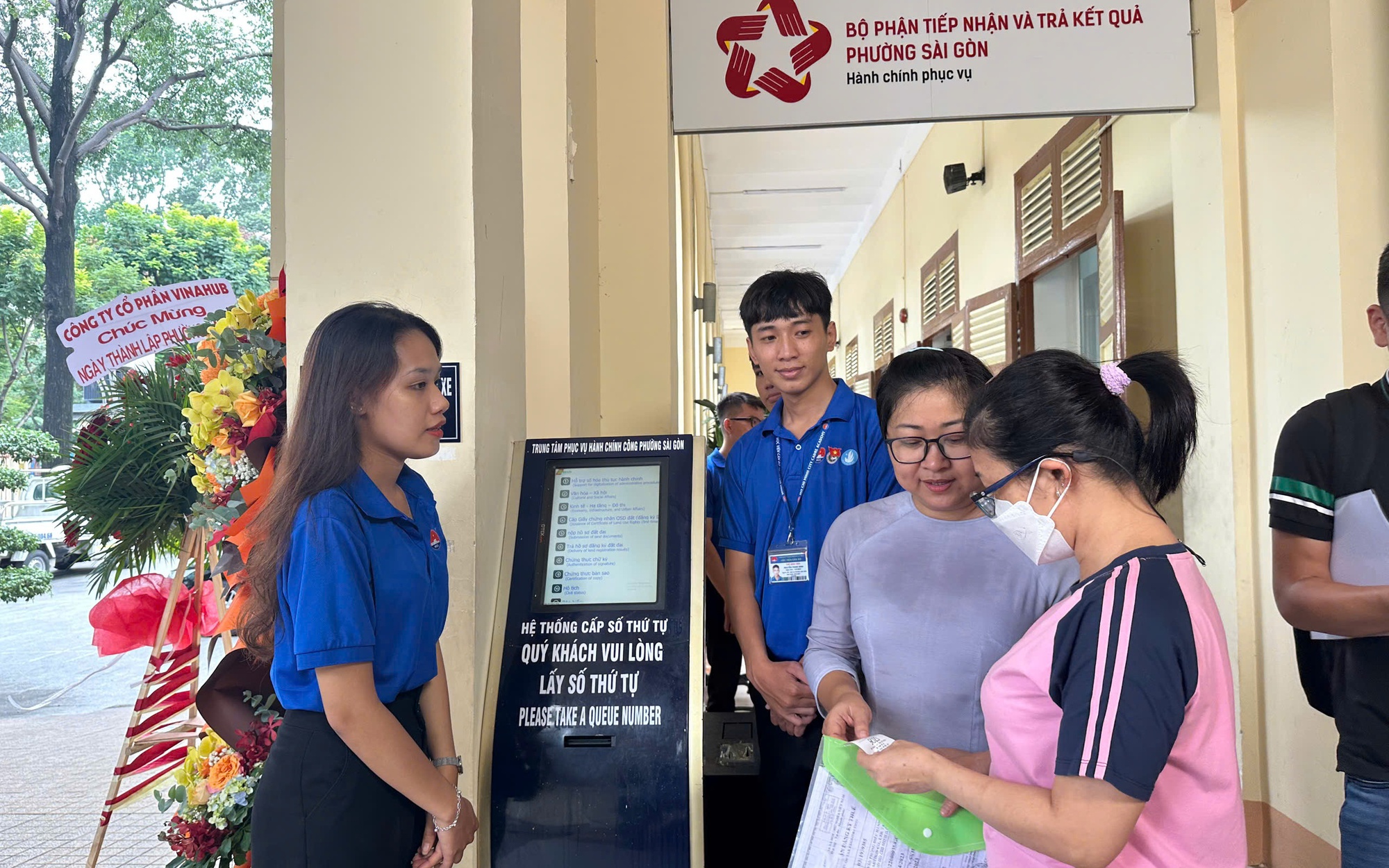 Những hình ảnh tại nhiều phường mới ở TP HCM trong ngày đầu tiên làm việc