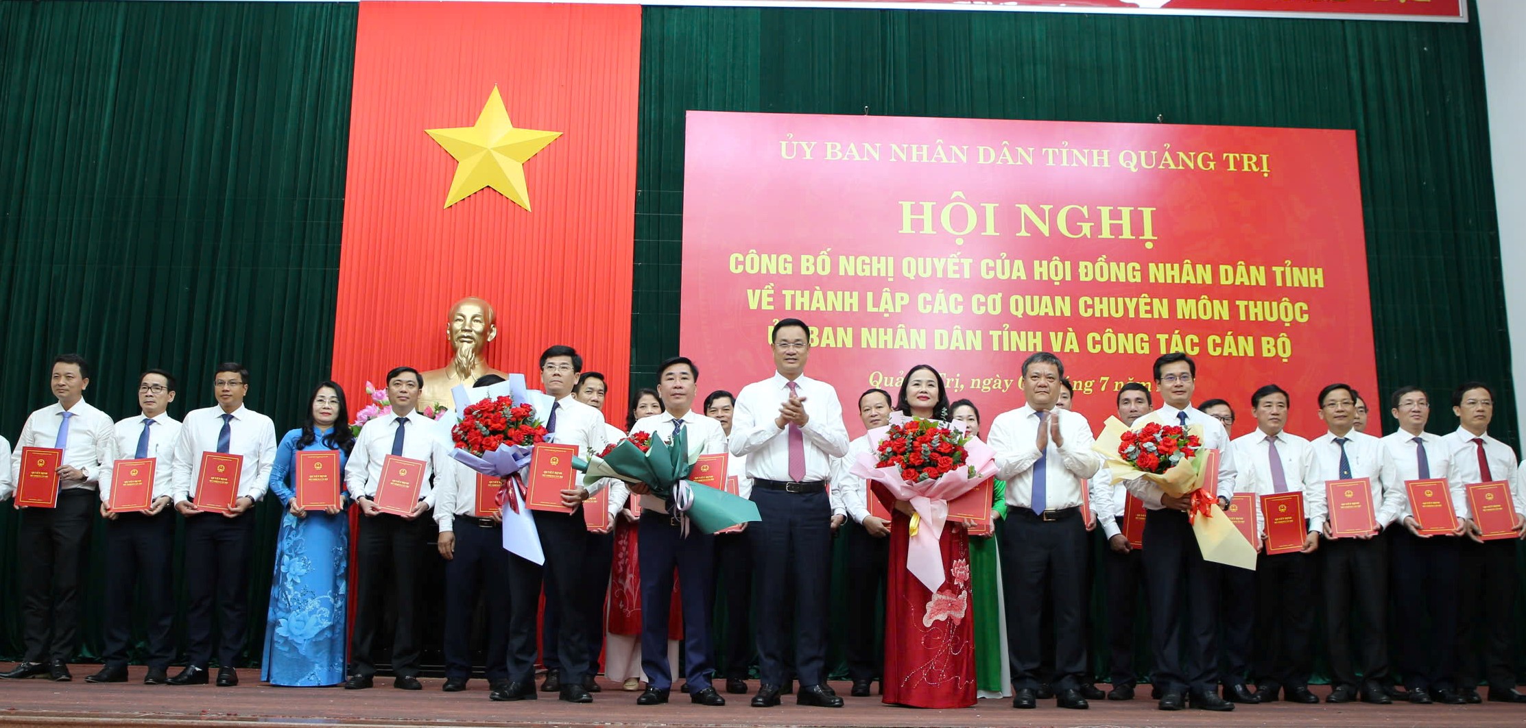Ai giữ chức Gi&aacute;m đốc - Thủ trưởng cơ quan c&aacute;c Sở, ng&agrave;nh tại tỉnh Quảng Trị mới?- Ảnh 1.