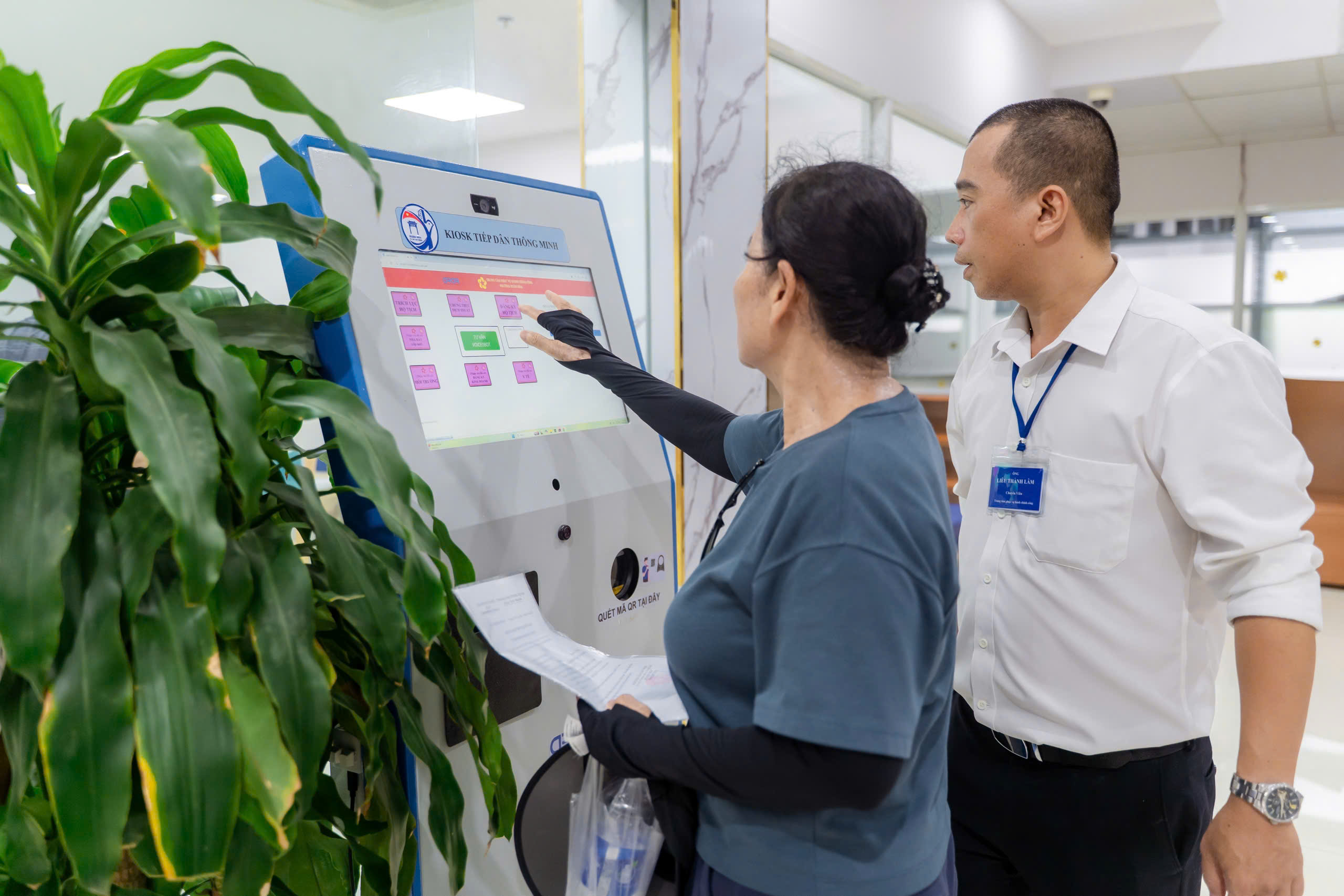 Những h&igrave;nh ảnh tại nhiều phường mới ở TP HCM trong ng&agrave;y đầu ti&ecirc;n l&agrave;m việc- Ảnh 8.