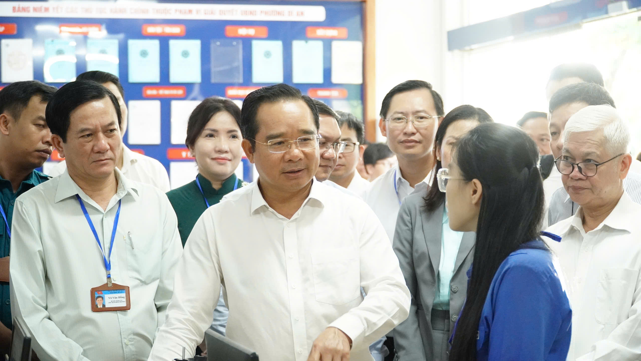 H&igrave;nh ảnh Chủ tịch UBND TP HCM Nguyễn Văn Được khảo s&aacute;t tại phường Dĩ An - Ảnh 3.