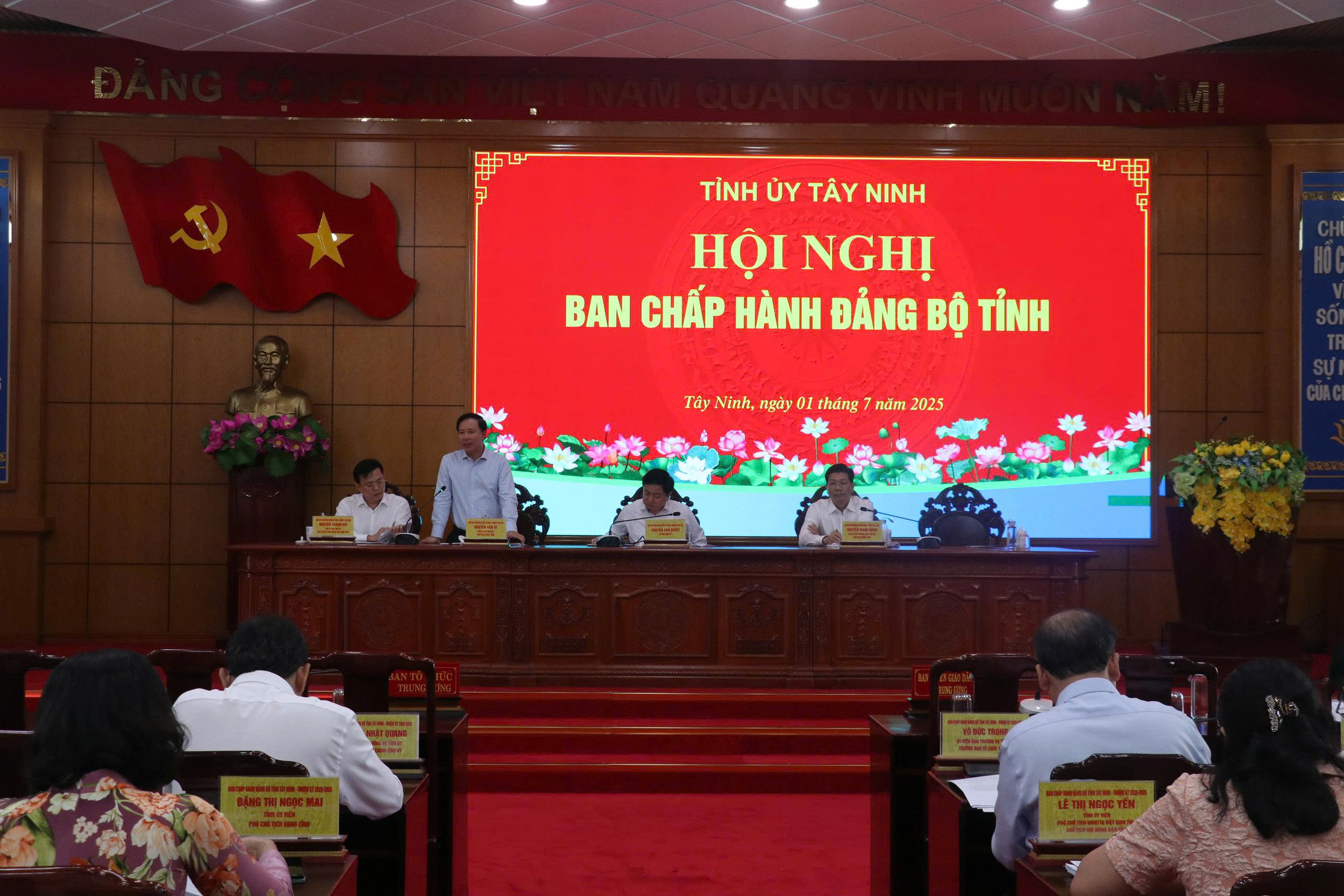 Sau hợp nhất, tỉnh T&acirc;y Ninh mới c&ocirc;ng bố nhiều quyết định về c&aacute;n bộ- Ảnh 1.